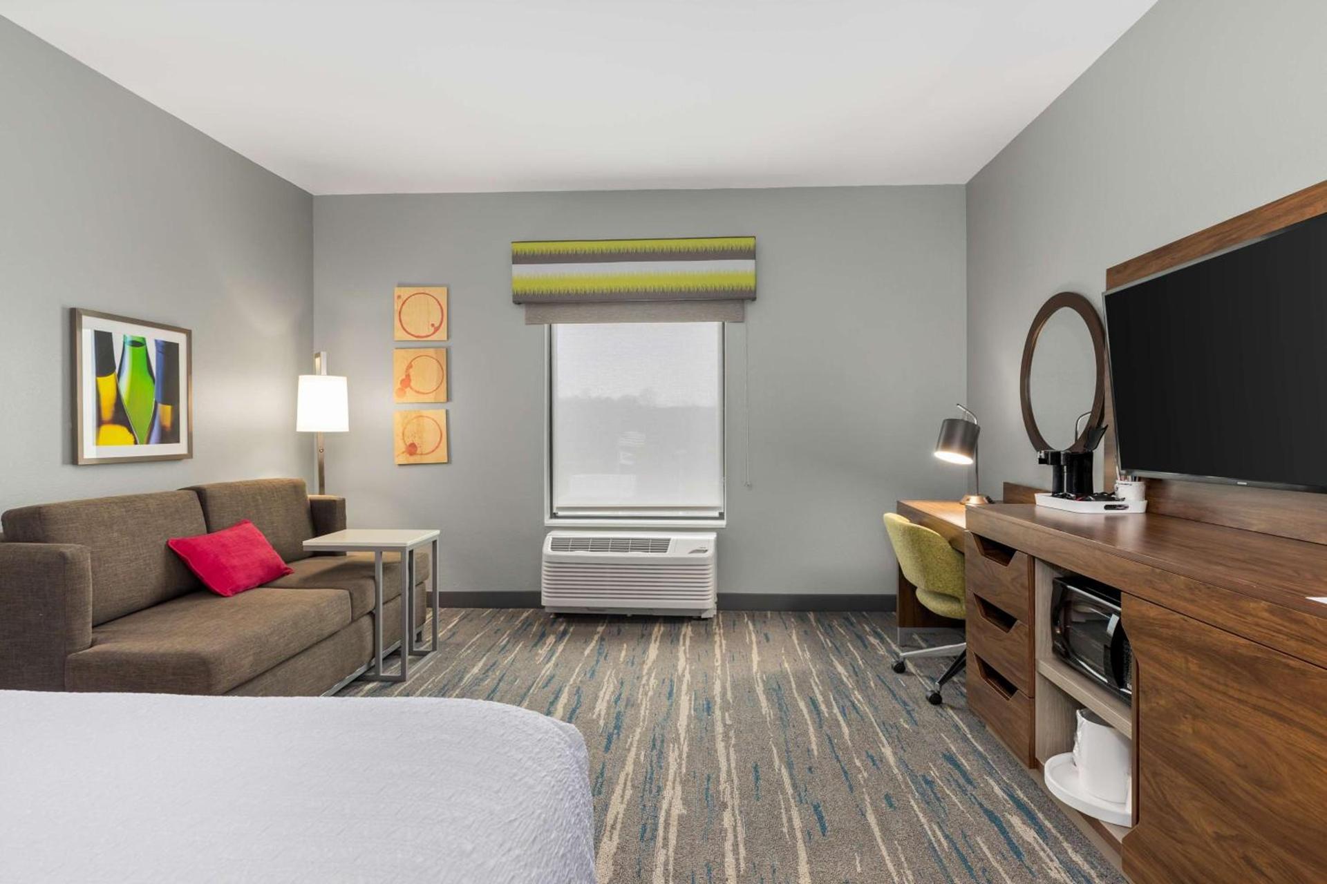 Hampton Inn Madison, OH photo 55