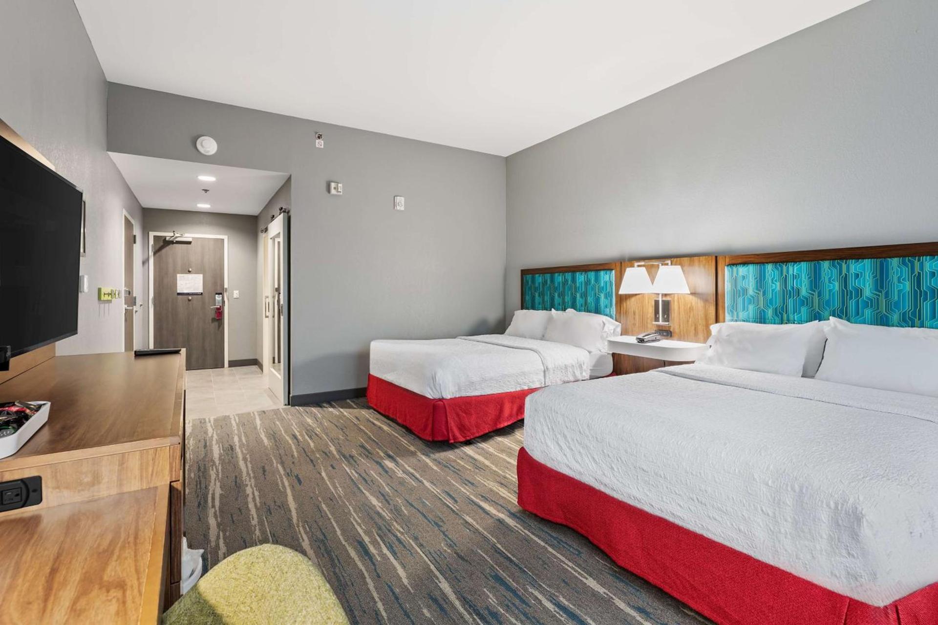 Hampton Inn Madison, OH photo 56