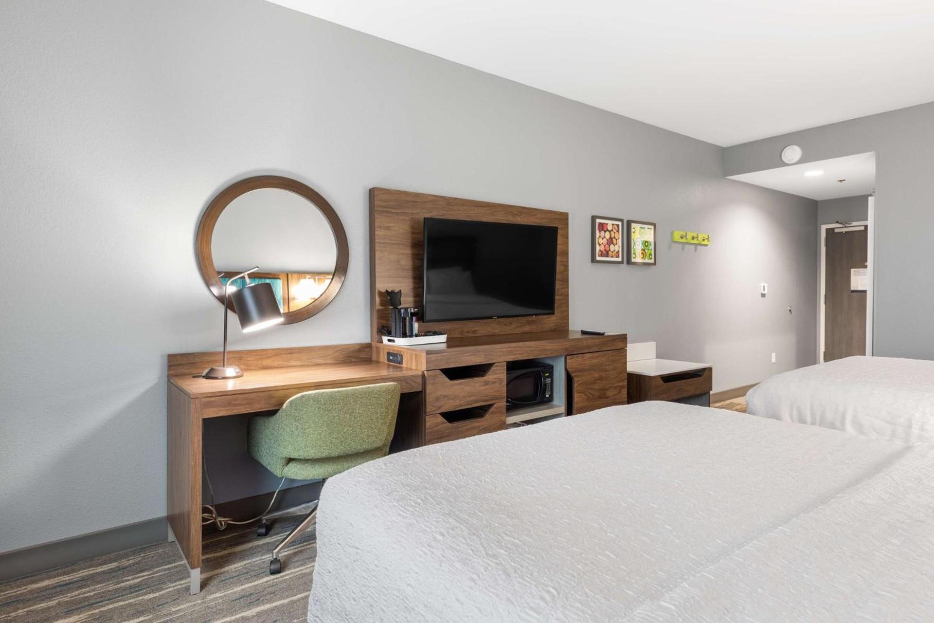 Hampton Inn Madison, OH photo 57