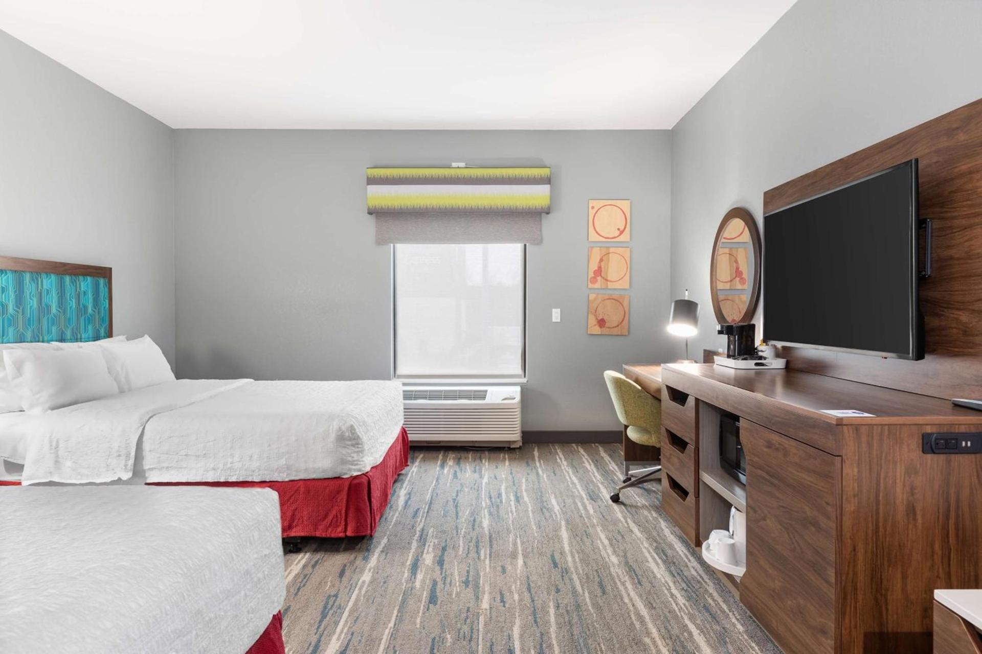 Hampton Inn Madison, OH photo 58