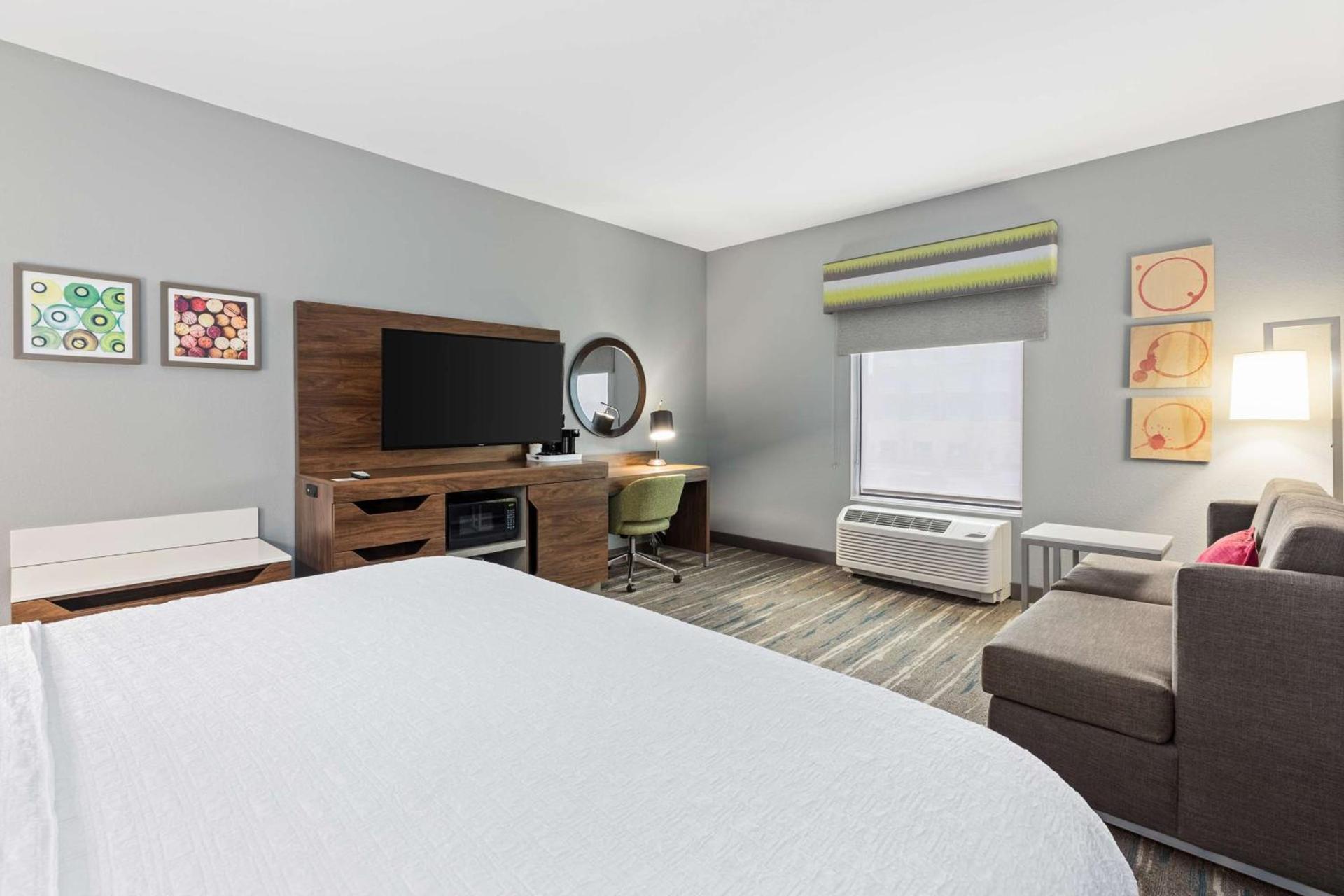 Hampton Inn Madison, OH photo 60