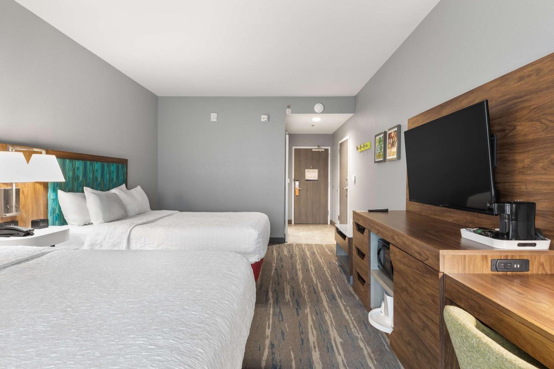 Hampton Inn Madison, OH photo 63