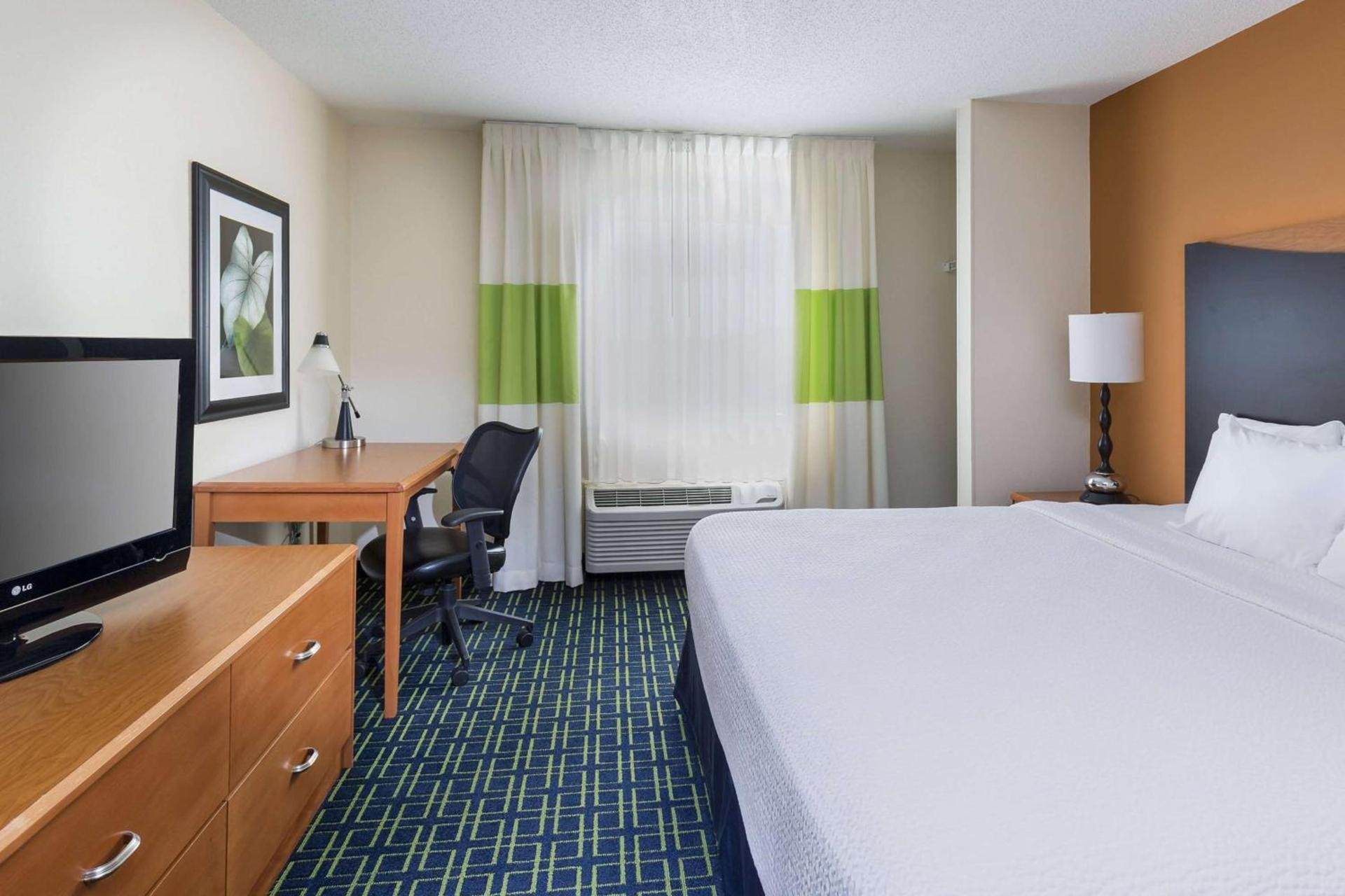 AmericInn by Wyndham Topeka photo 29