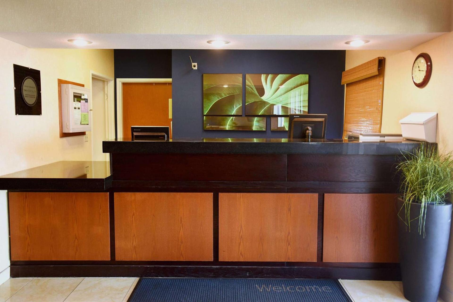 AmericInn by Wyndham Topeka photo 2