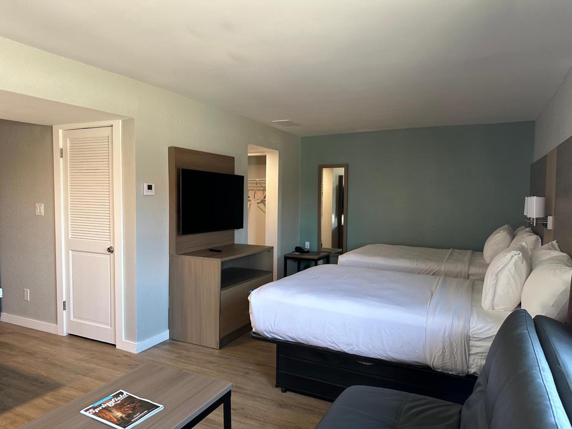 MainStay Suites Springfield South - Battlefield Rd photo 32