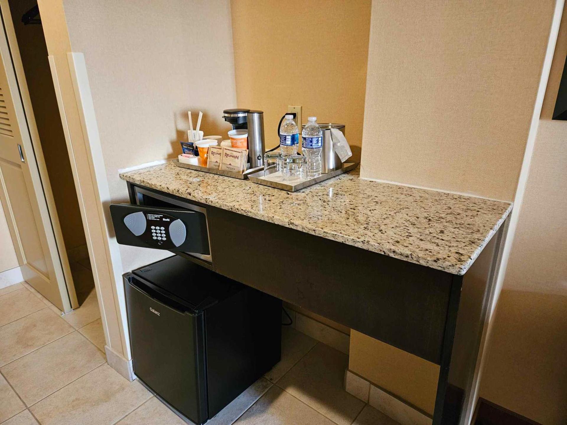 Radisson Hotel Freehold photo 50
