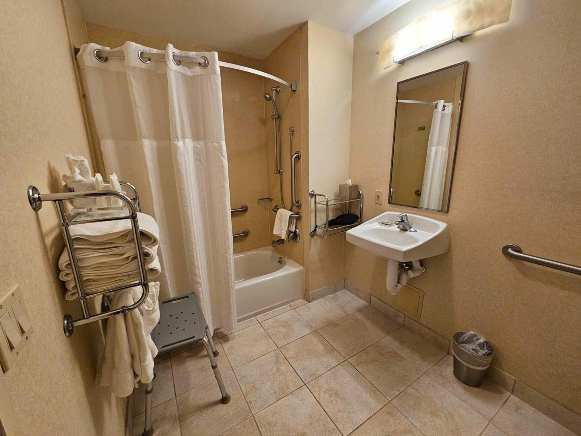 Radisson Hotel Freehold photo 51