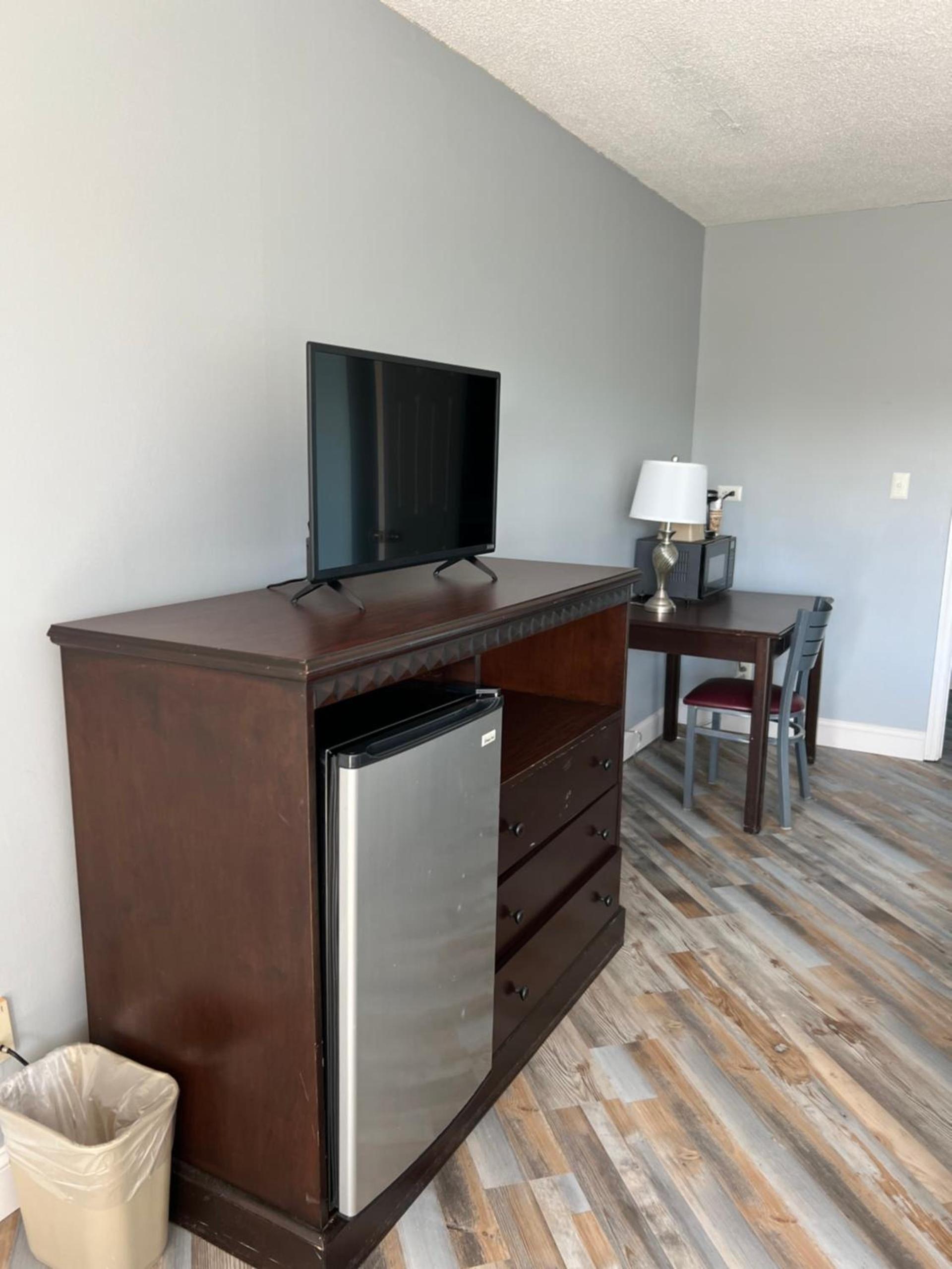 Ambassador Inn photo 35