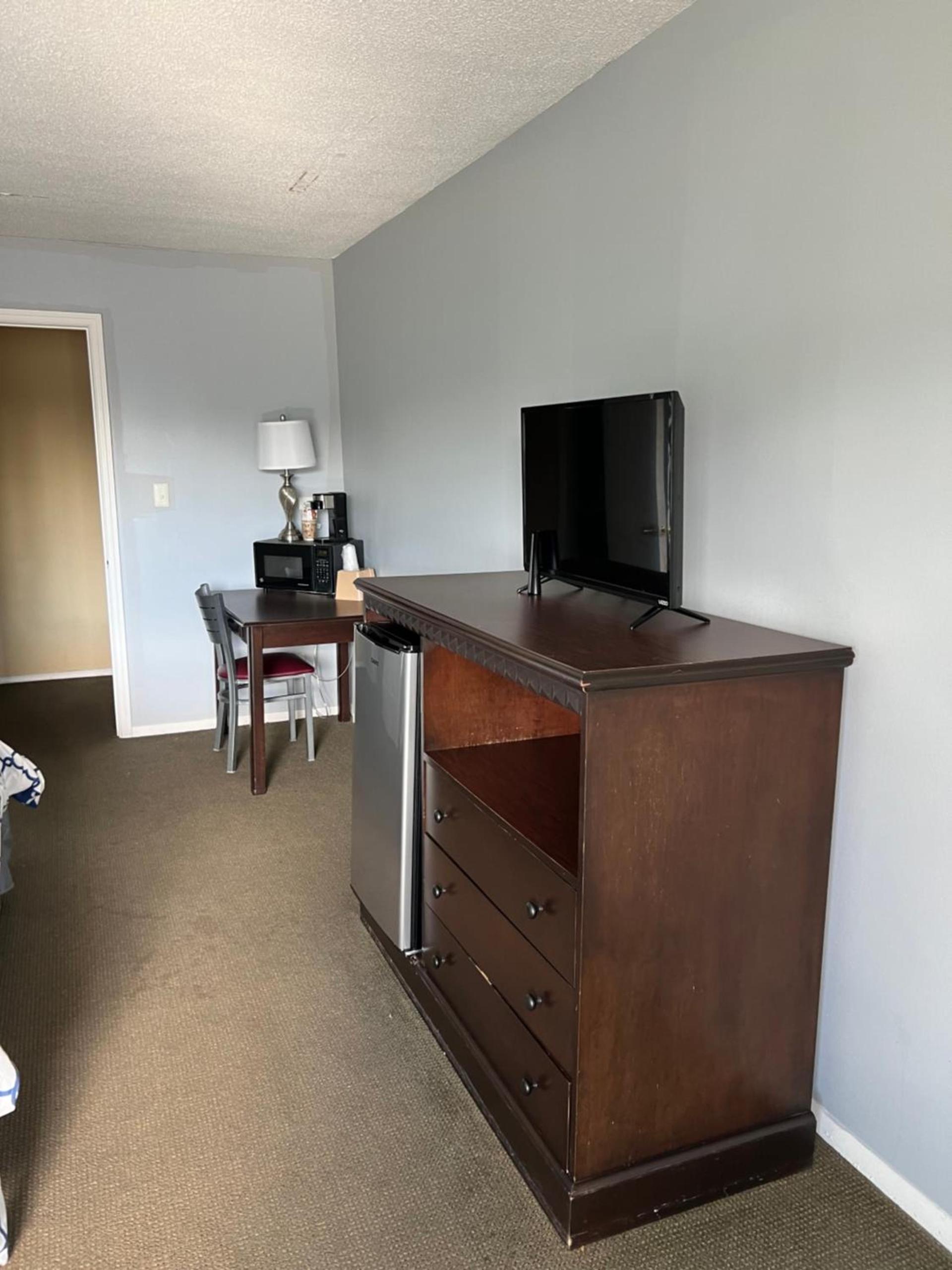 Ambassador Inn photo 37