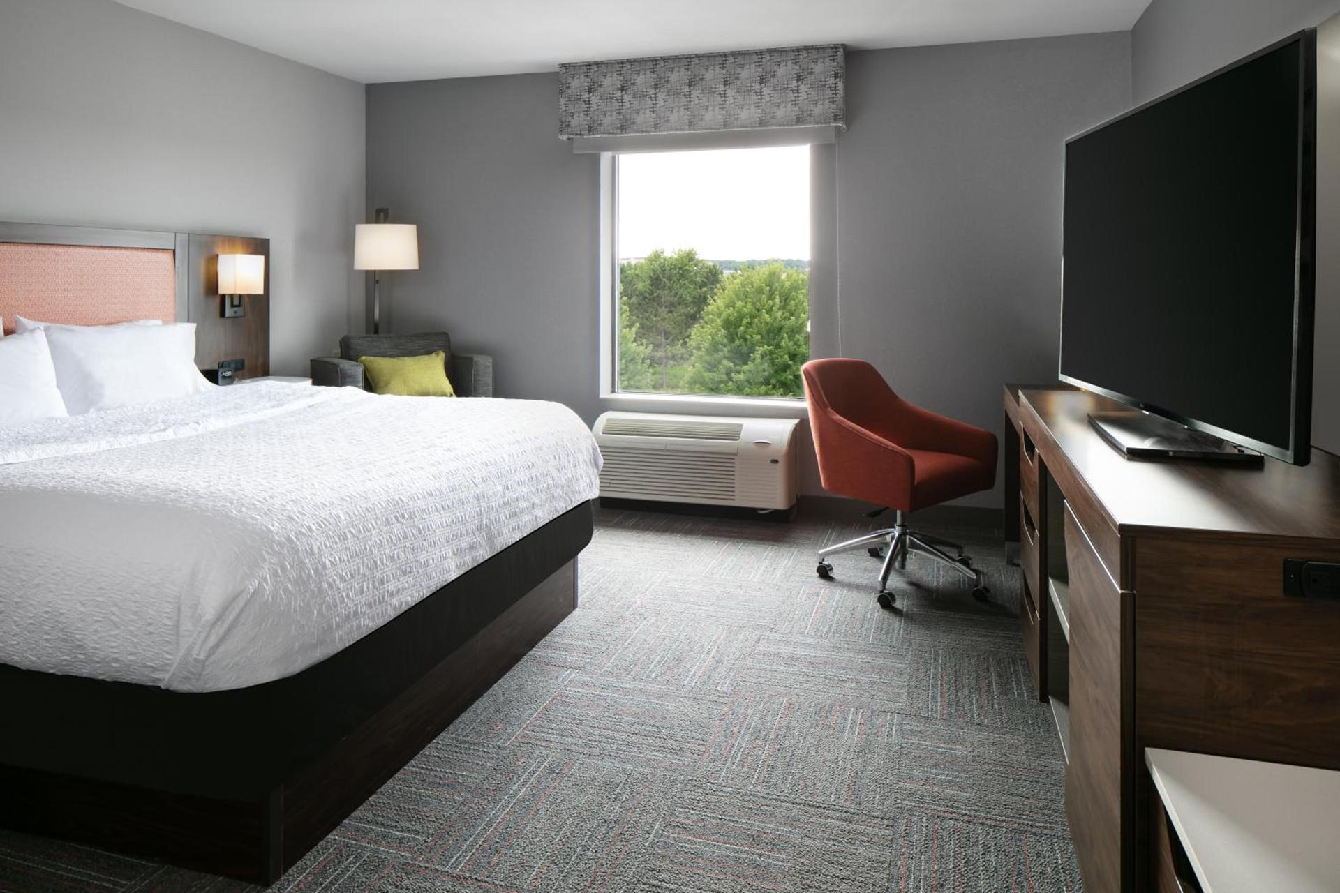 Hampton Inn & Suites West Bend photo 53