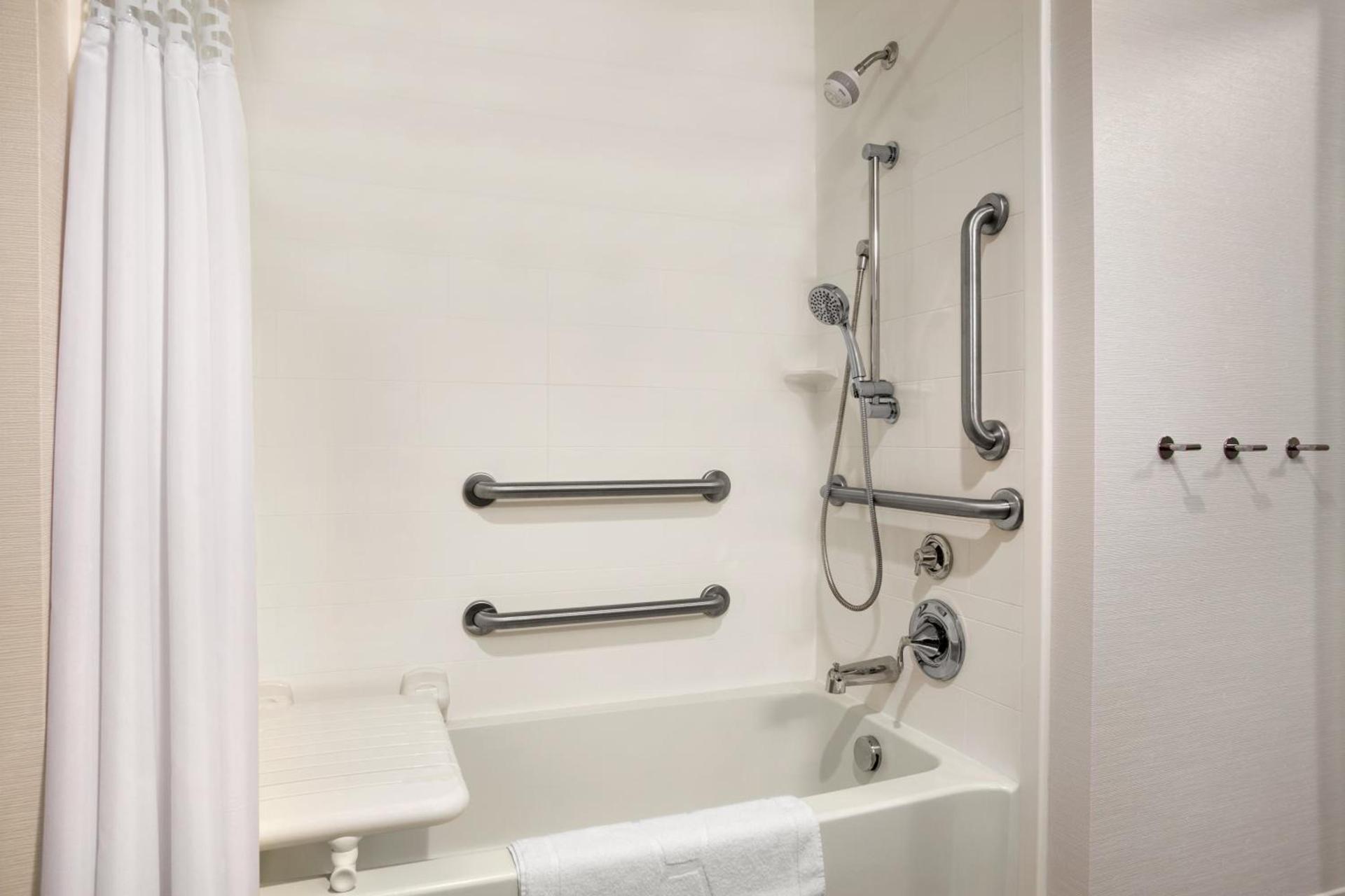 Hampton Inn & Suites Minooka photo 28