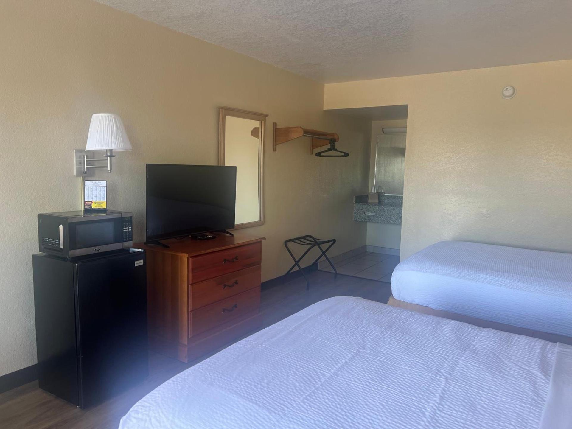 Hole Inn the Wall Hotel - Fort Walton Beach - Sunset Plaza - nearby Beaches & Hurlburt photo 98
