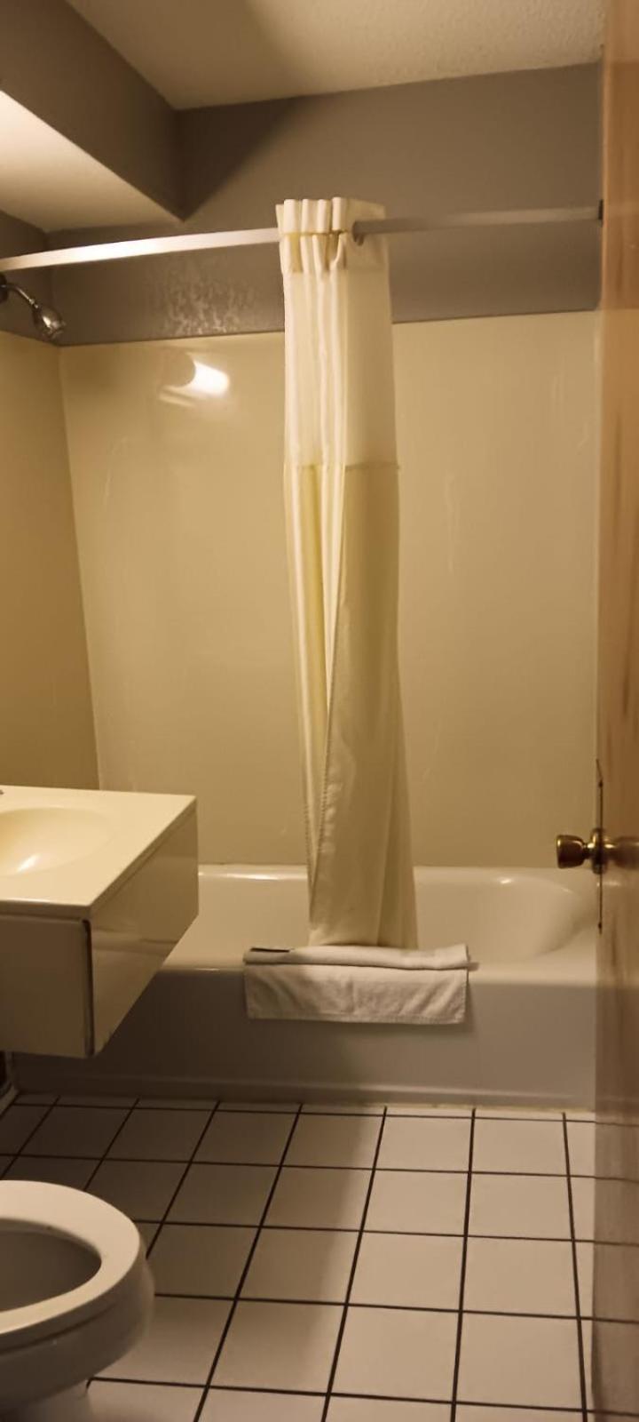 Quality Inn St Paul-Minneapolis-Midway photo 15