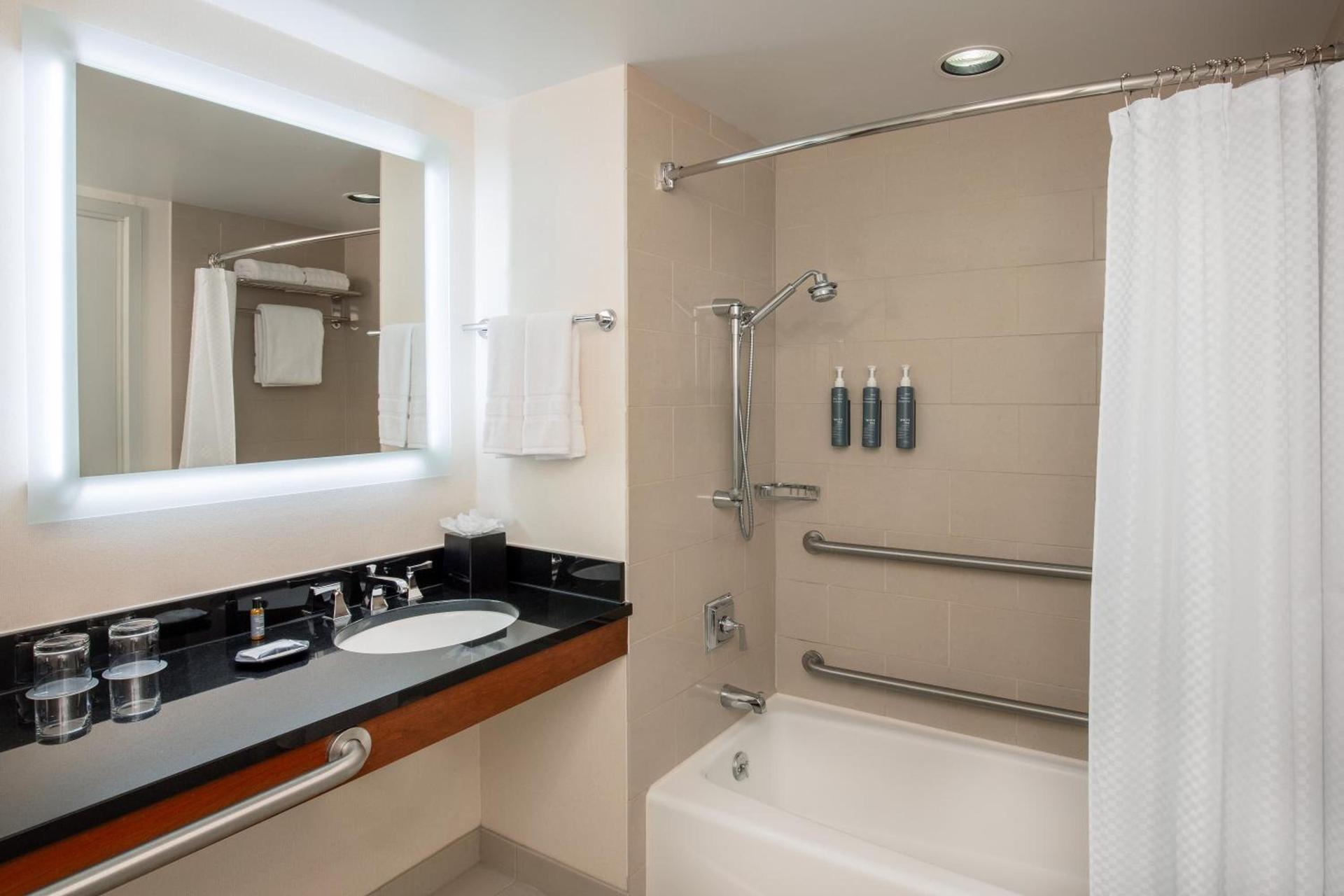 The Westin Boston Seaport District photo 4