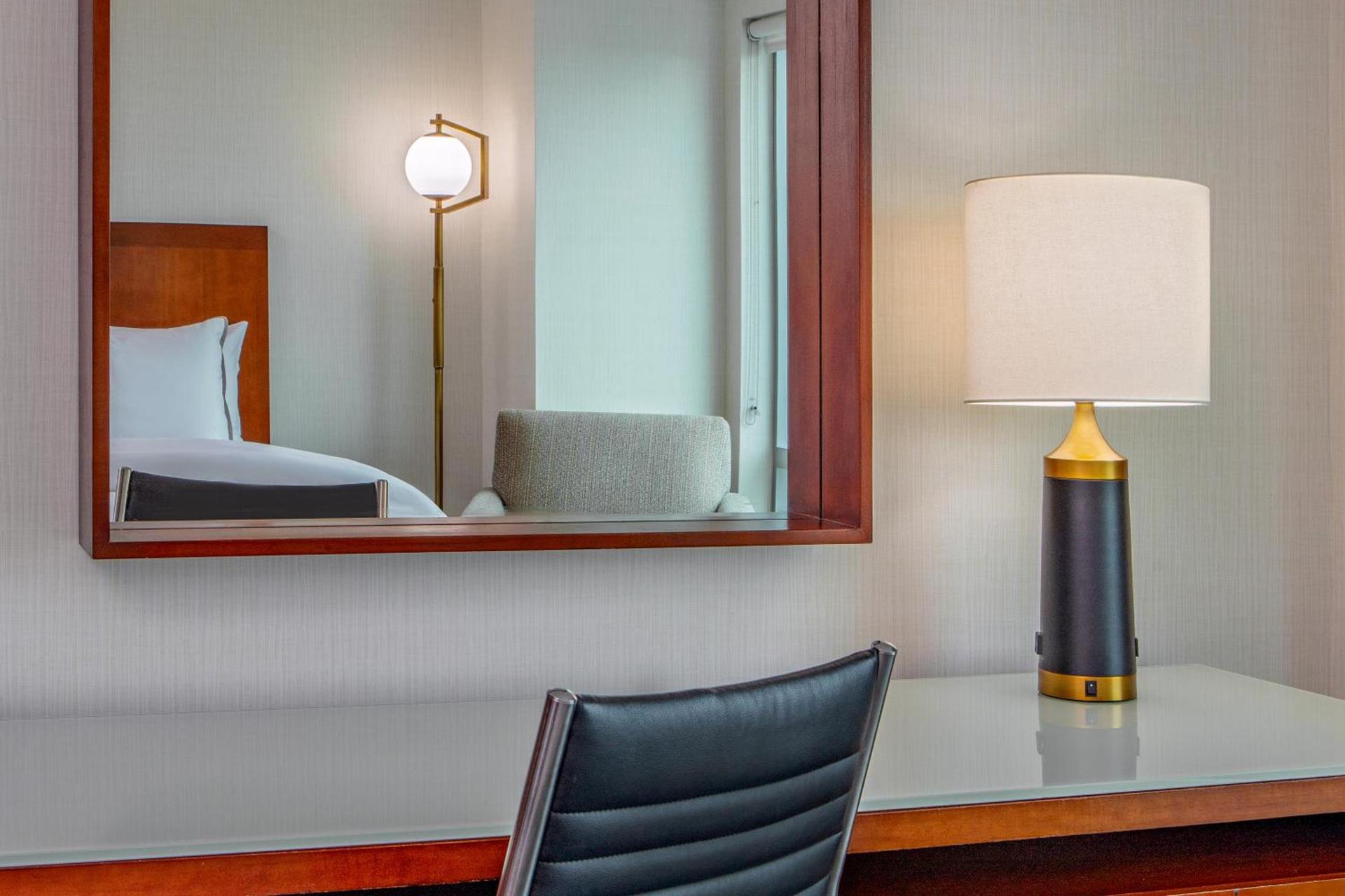 The Westin Boston Seaport District photo 7