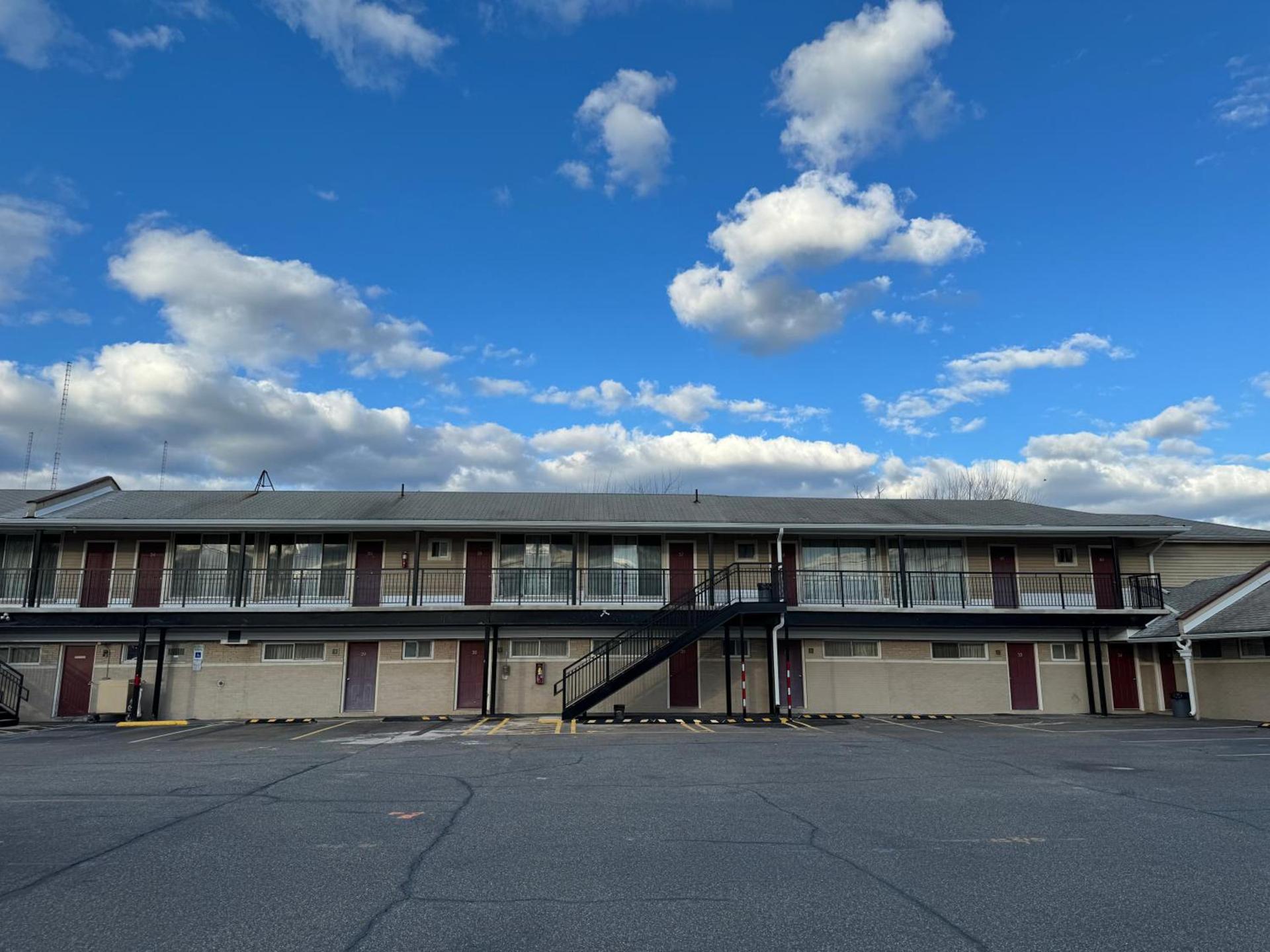 Royal Motel photo 4