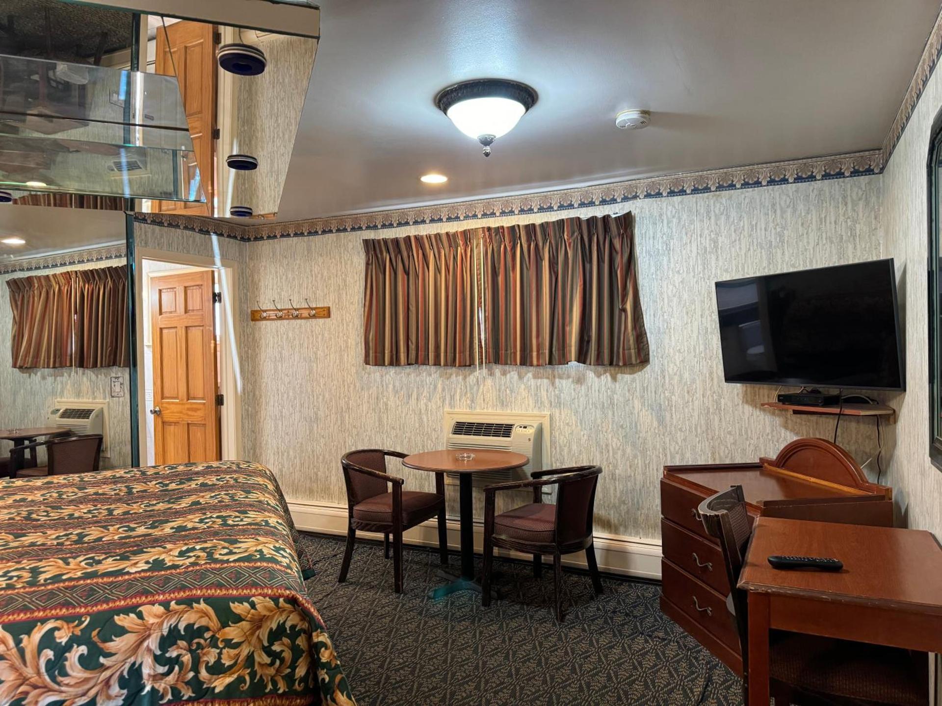 Royal Motel photo 5