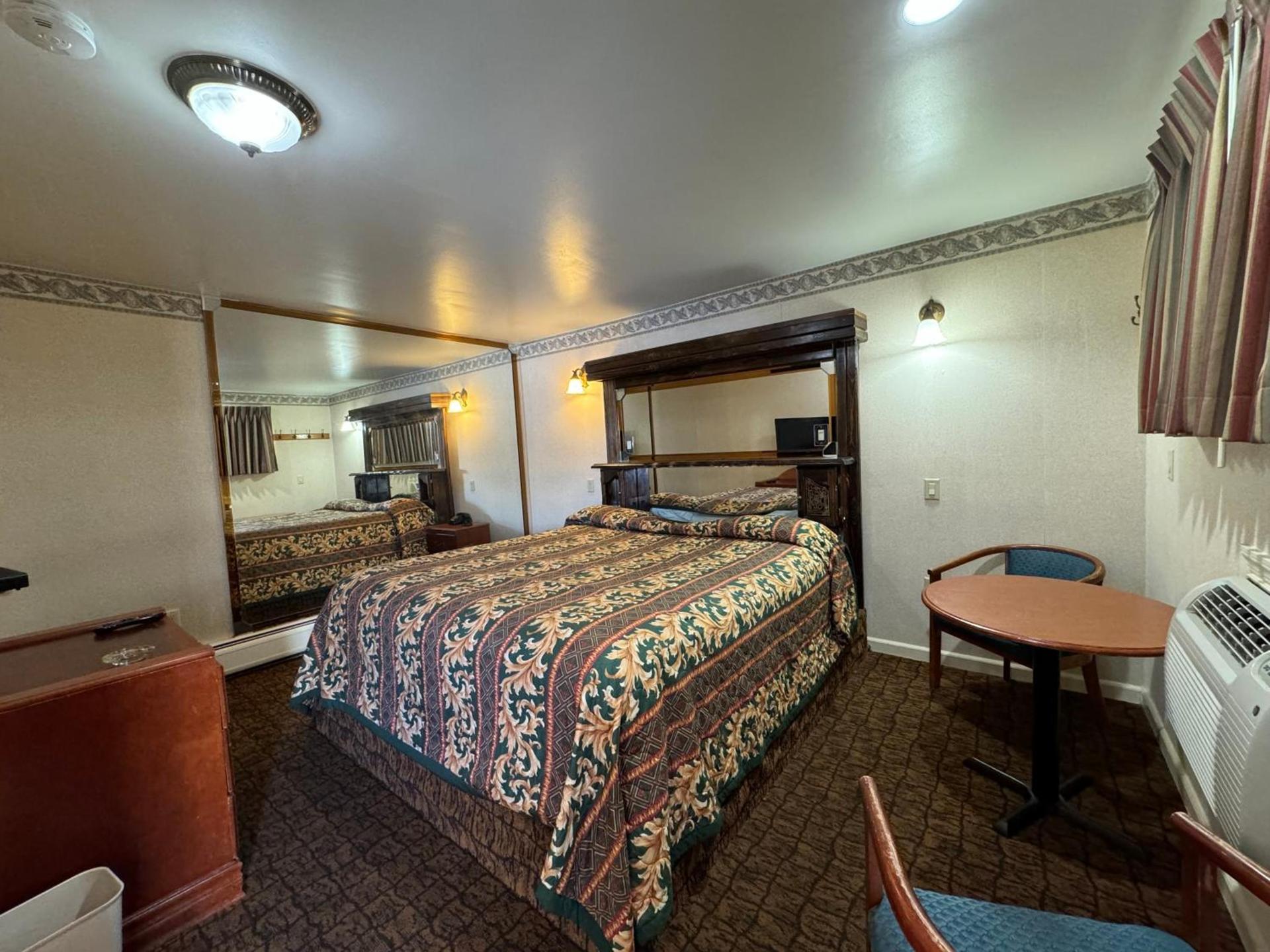 Royal Motel photo 6