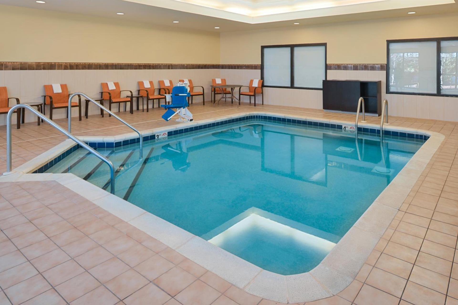 Country Inn & Suites by Radisson, Brown Deer - Milwaukee North photo 2