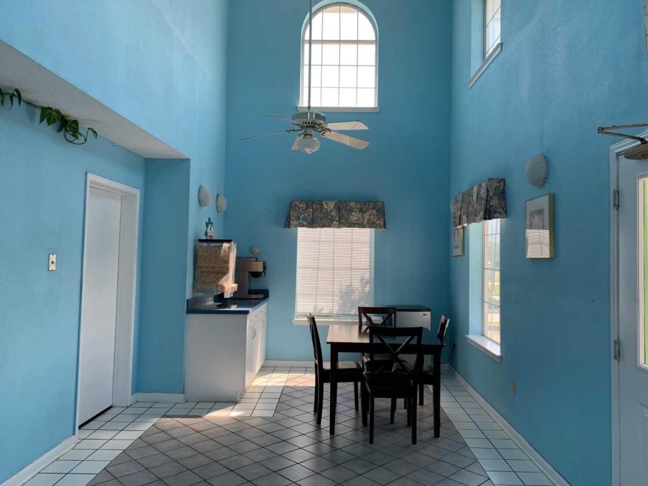 Key West Inn - Chatsworth photo 22