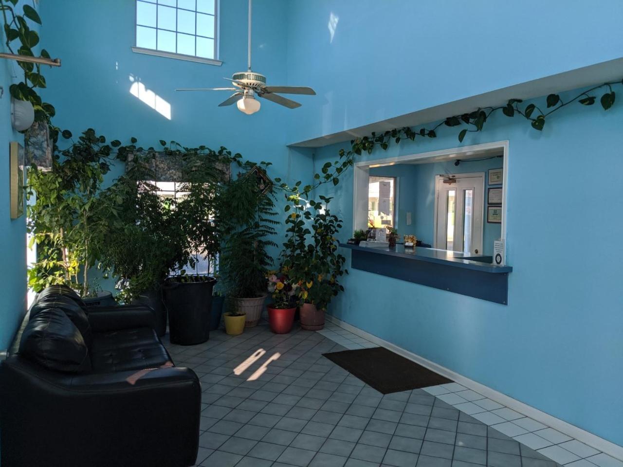 Key West Inn - Chatsworth photo 24