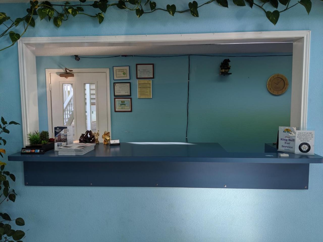 Key West Inn - Chatsworth photo 20