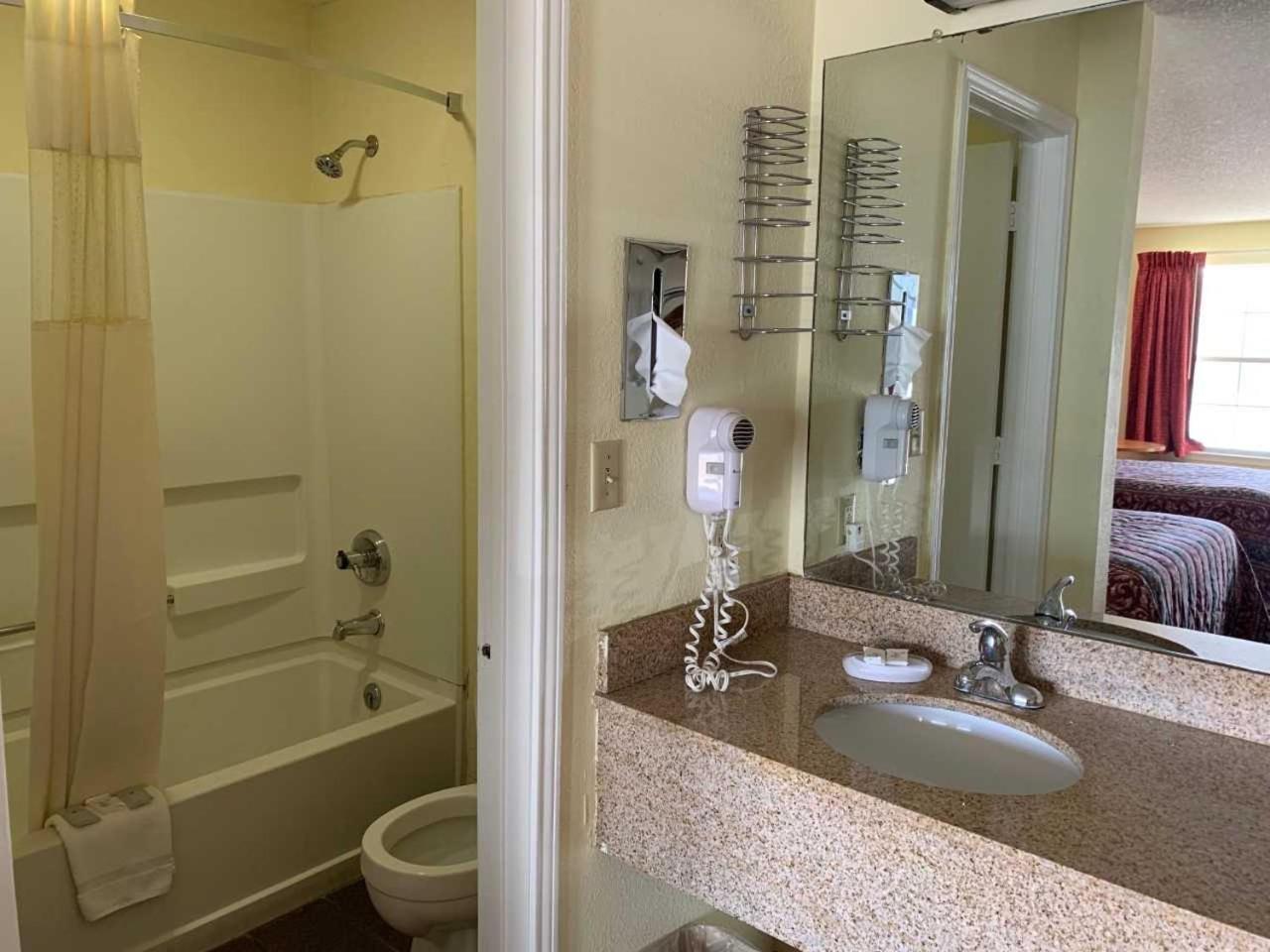Key West Inn - Chatsworth photo 21