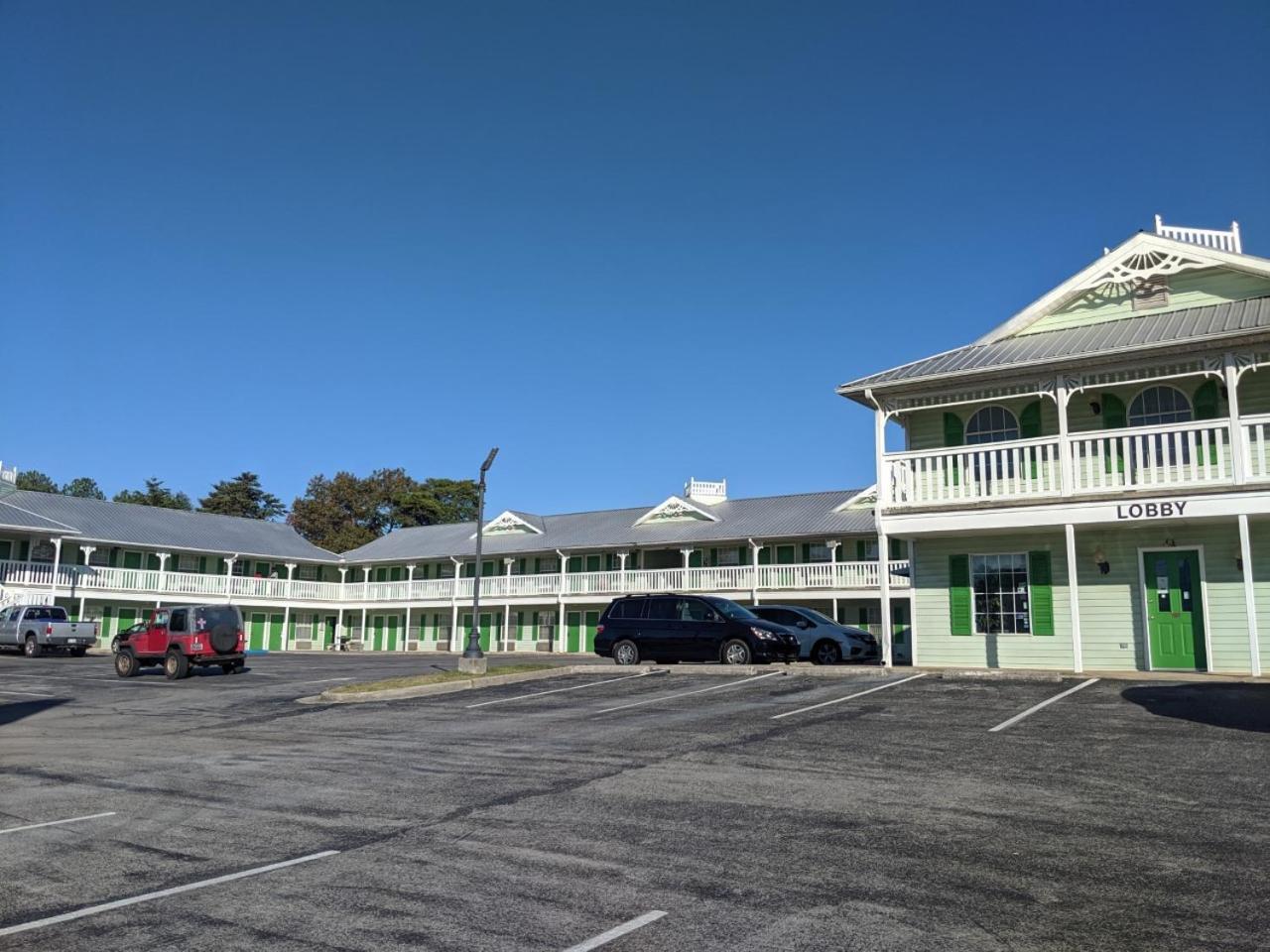 Key West Inn - Chatsworth photo 17