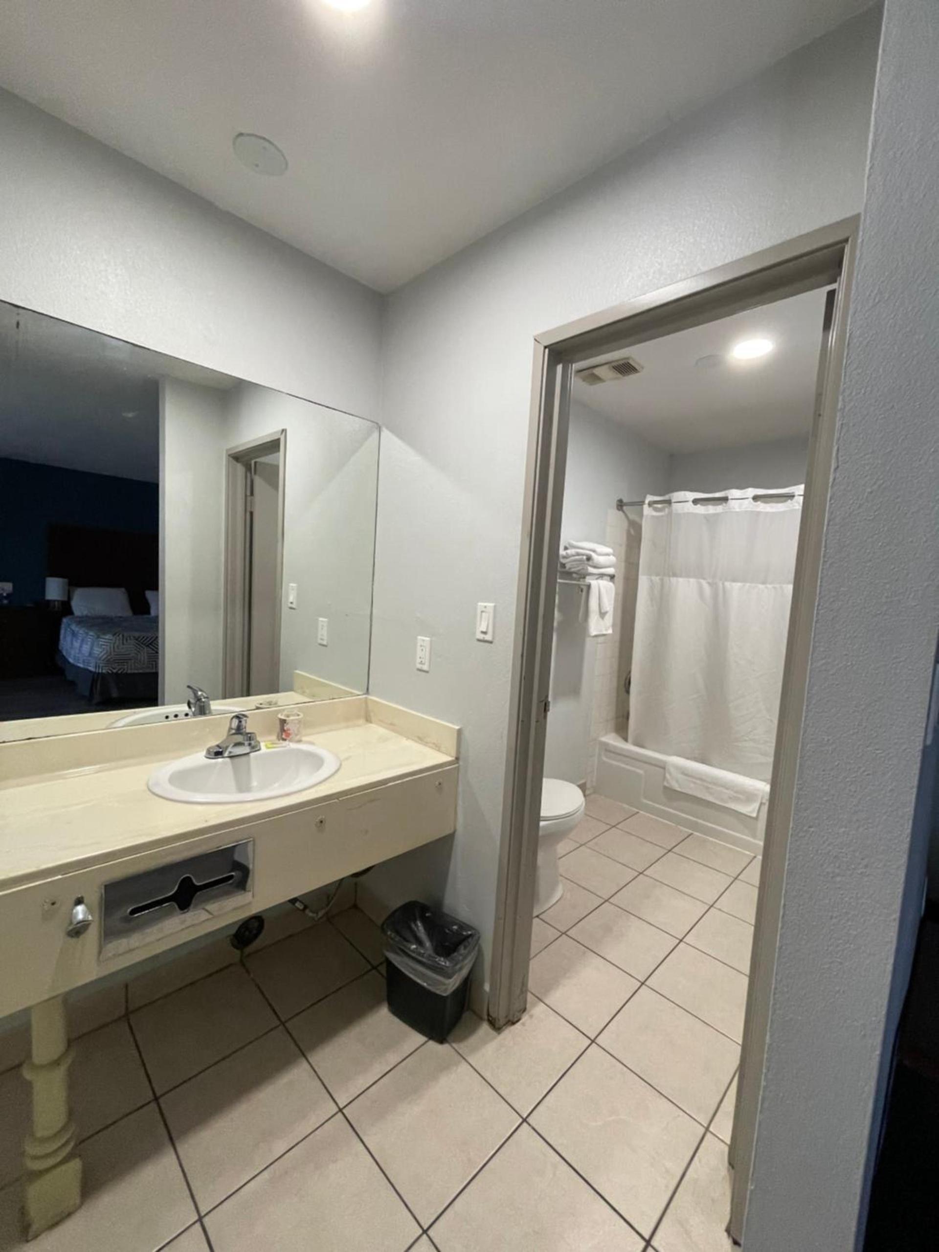 Portside Inn & suites photo 34