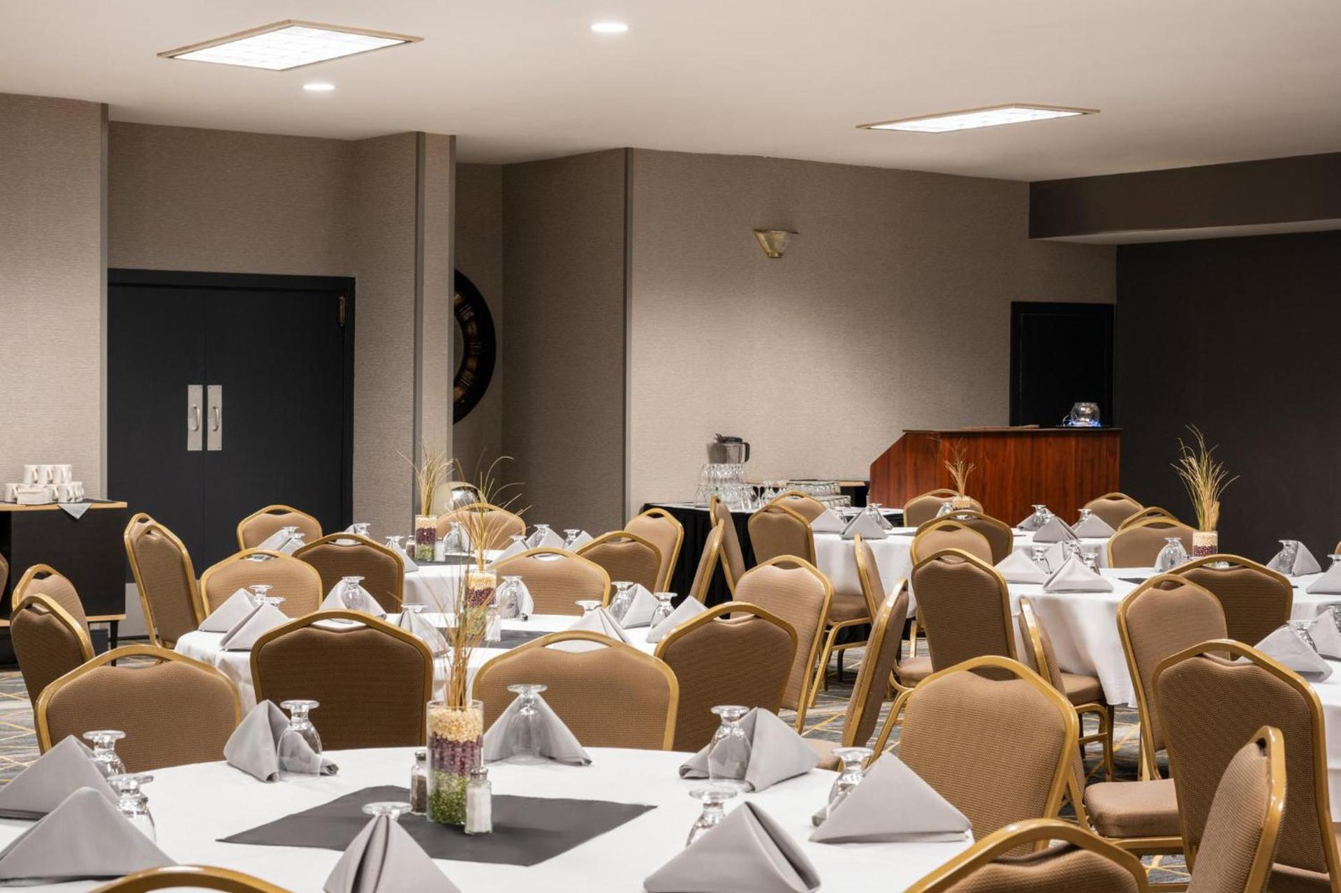 Holiday Inn Ontario by IHG photo 40