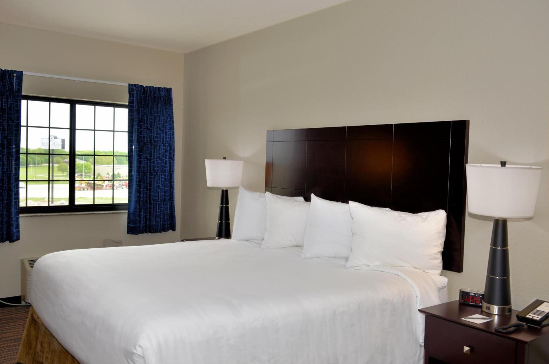 Cobblestone Inn & Suites - Holstein photo 57