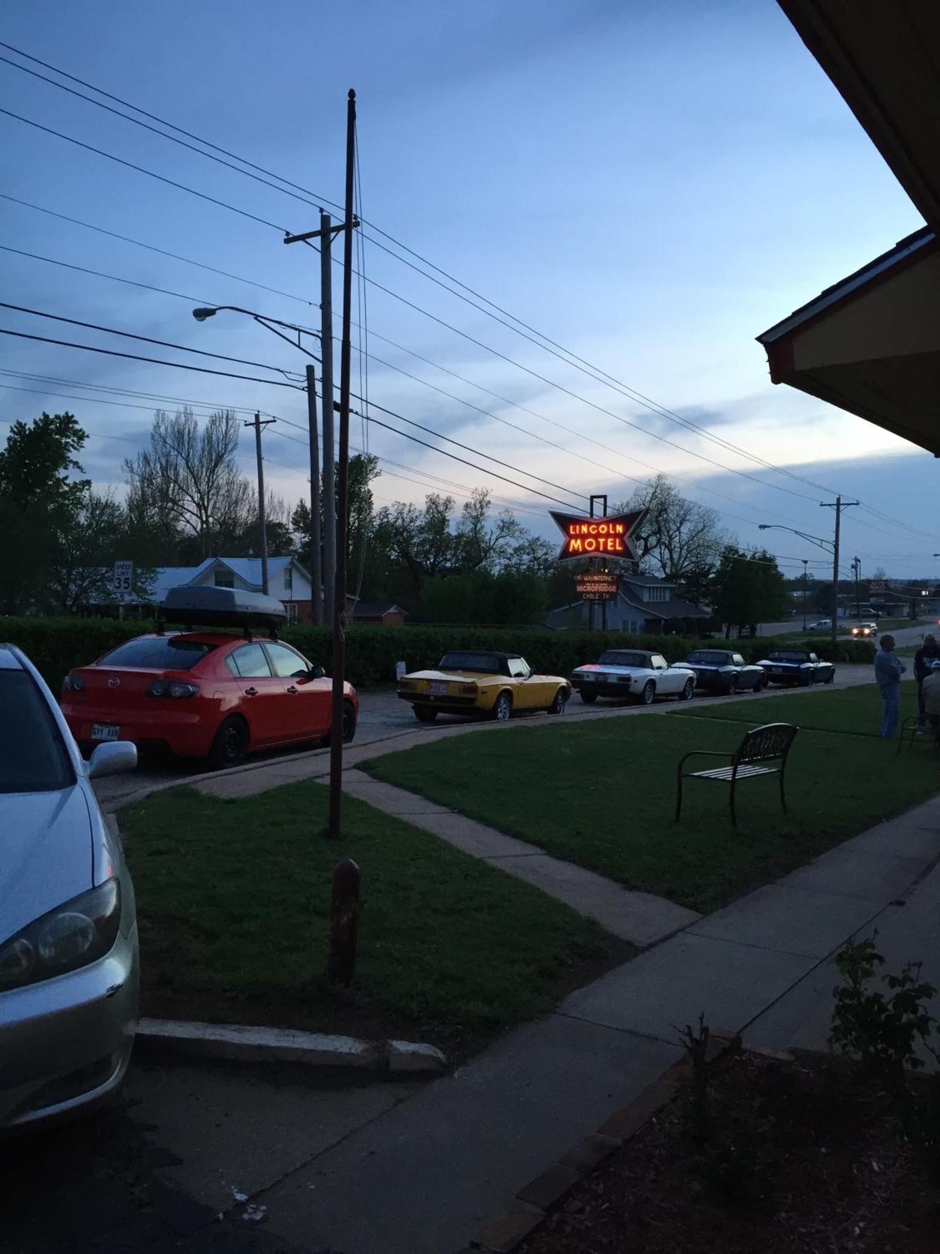Lincoln Motel photo 2