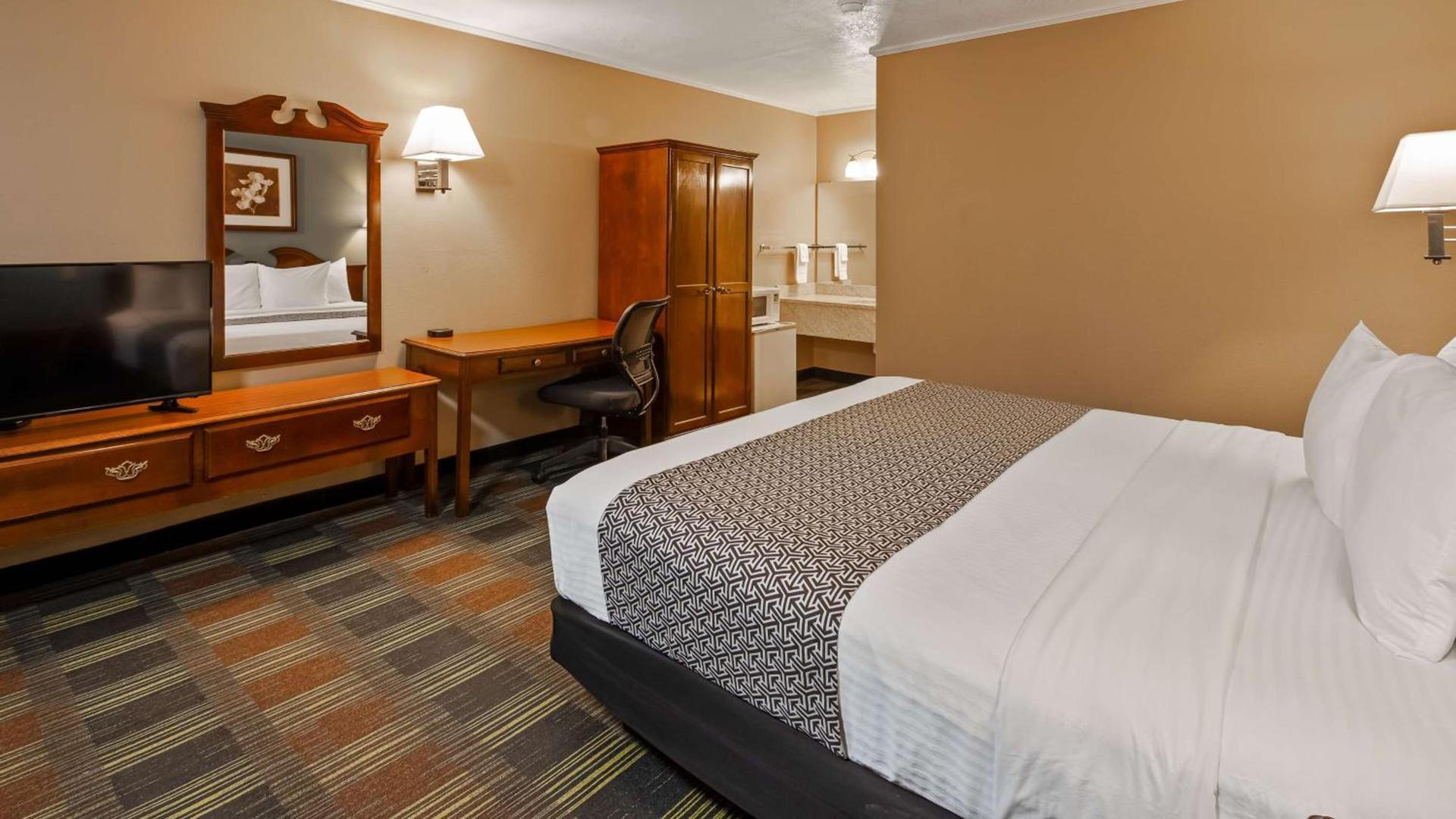 SureStay by Best Western Cameron photo 13