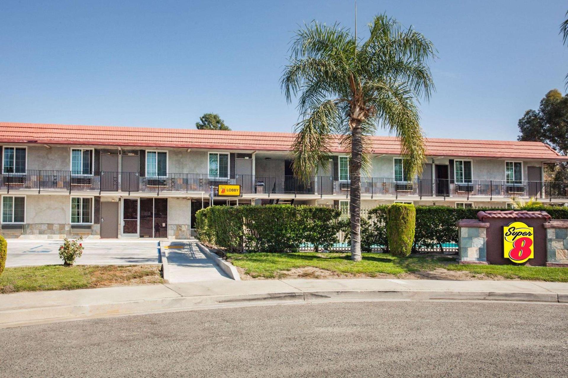 Super 8 by Wyndham Redlands/San Bernardino photo 2
