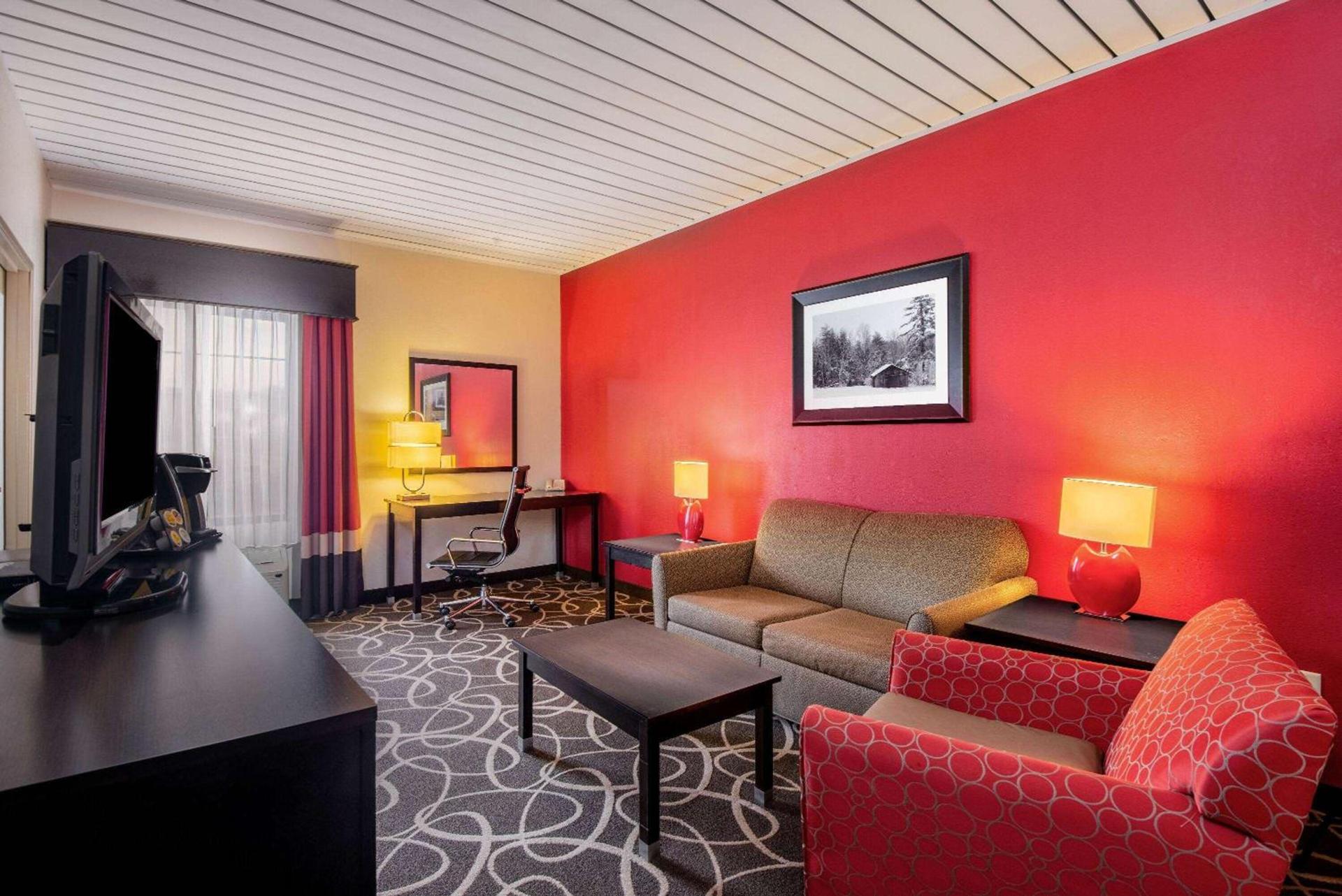 La Quinta by Wyndham Elkview - Charleston NE photo 36