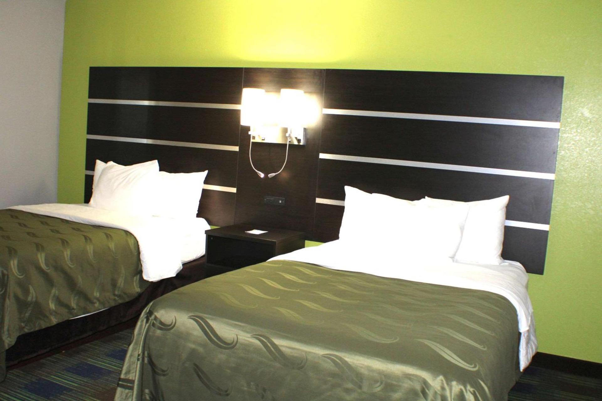 Quality Inn & Suites Bedford West photo 16