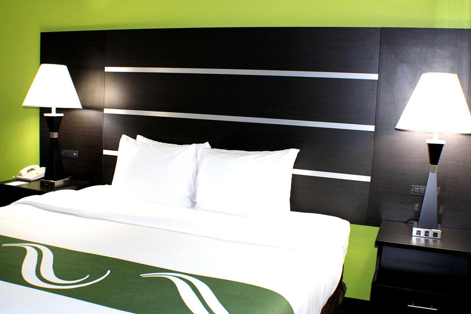 Quality Inn & Suites Bedford West photo 18