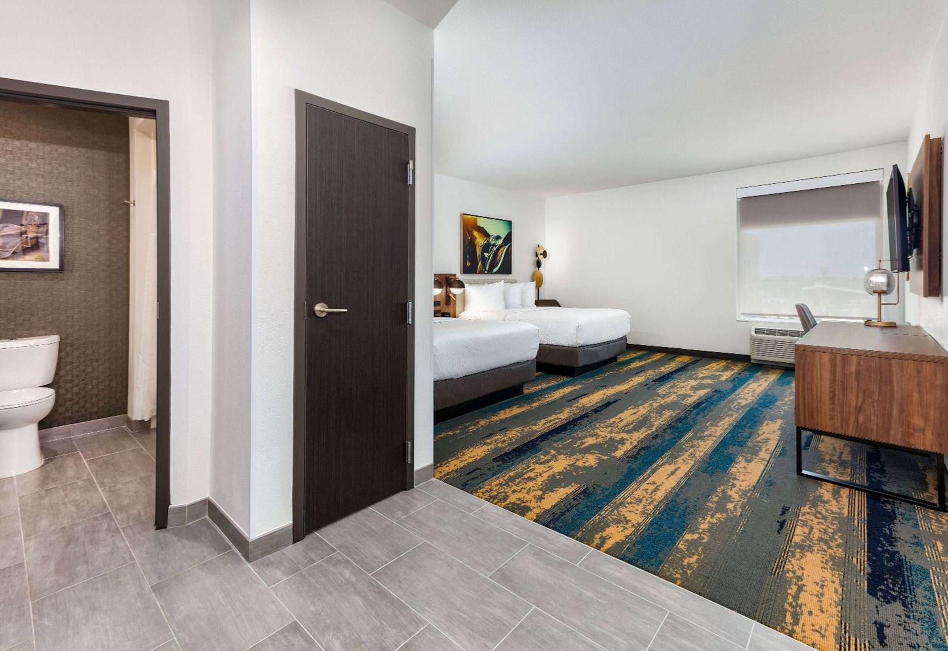 La Quinta Inn & Suites by Wyndham Terrell photo 23