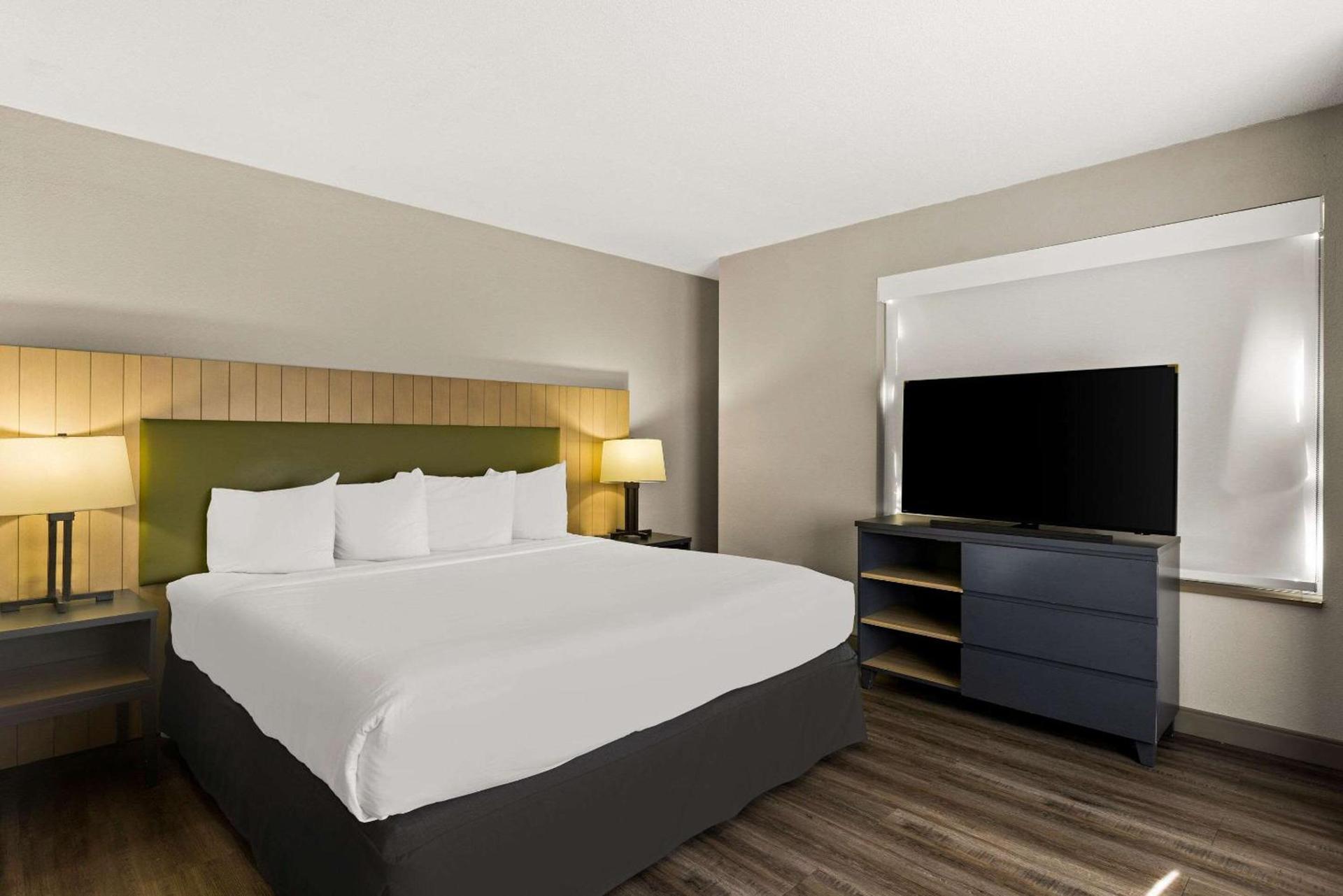 Country Inn & Suites by Radisson, Hinesville, GA photo 13