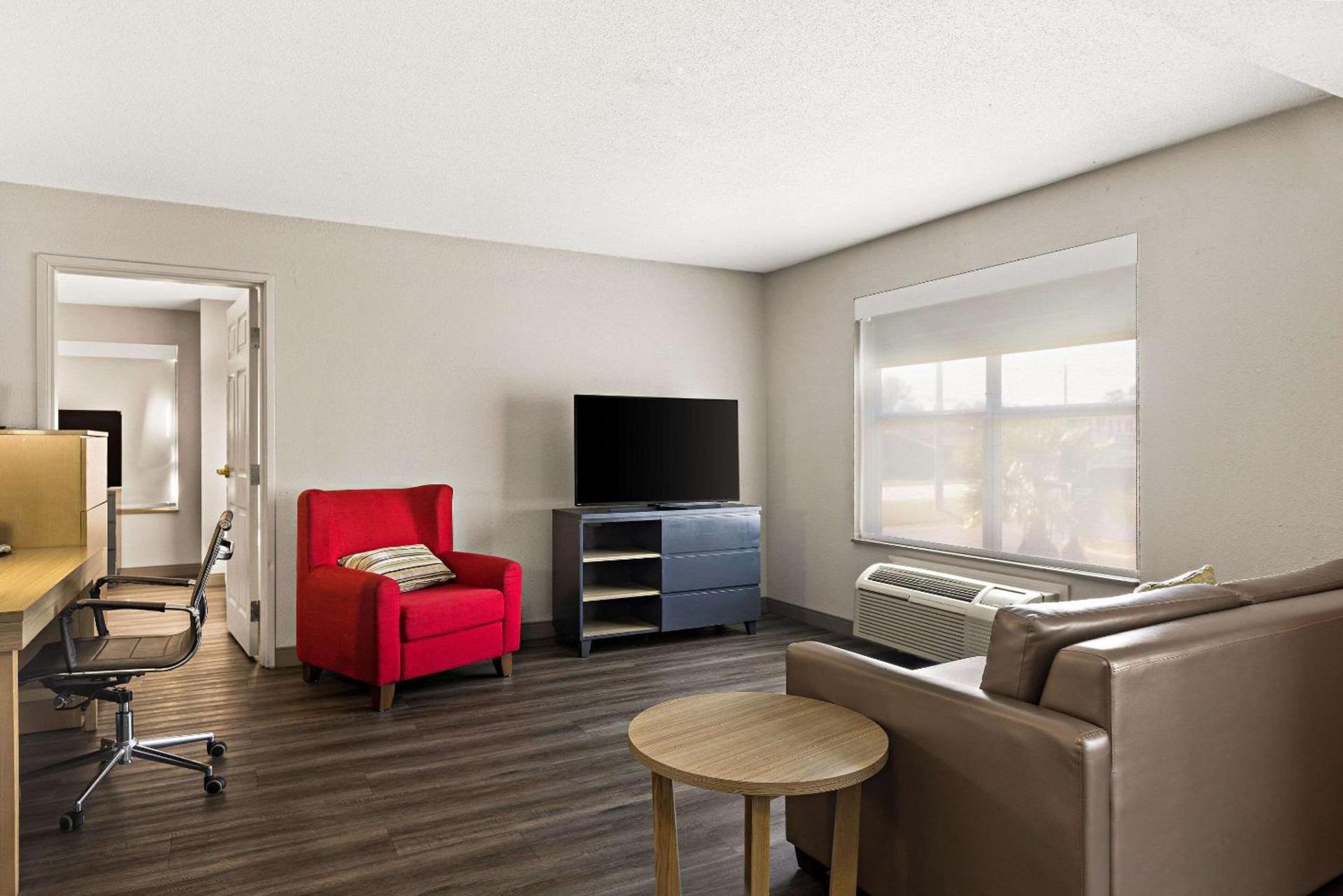 Country Inn & Suites by Radisson, Hinesville, GA photo 15