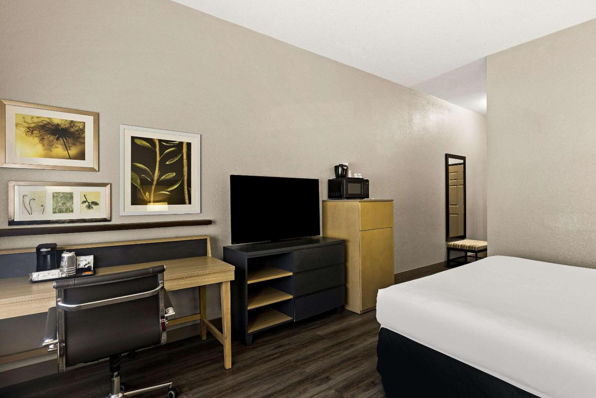 Country Inn & Suites by Radisson, Hinesville, GA photo 23
