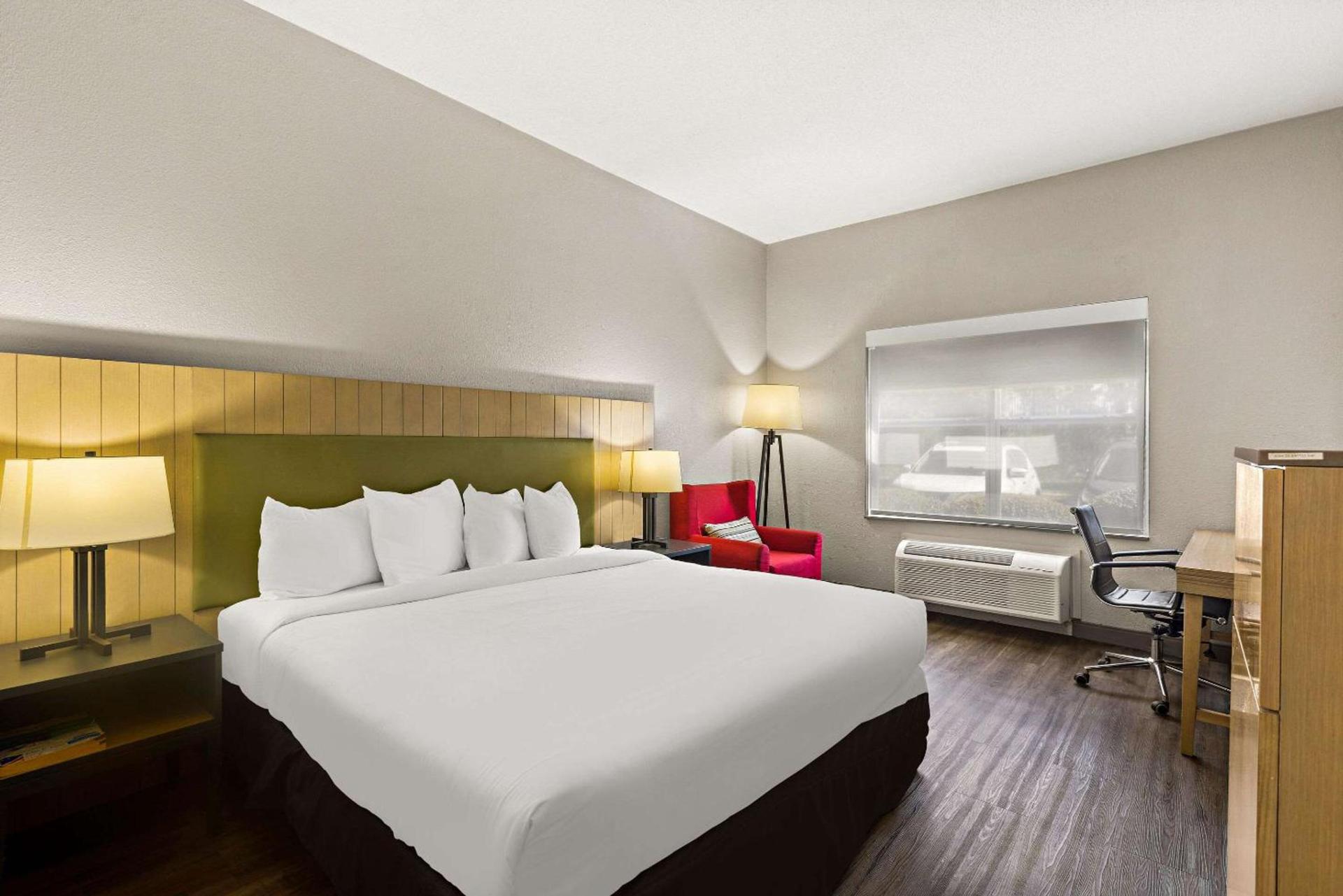 Country Inn & Suites by Radisson, Hinesville, GA photo 22