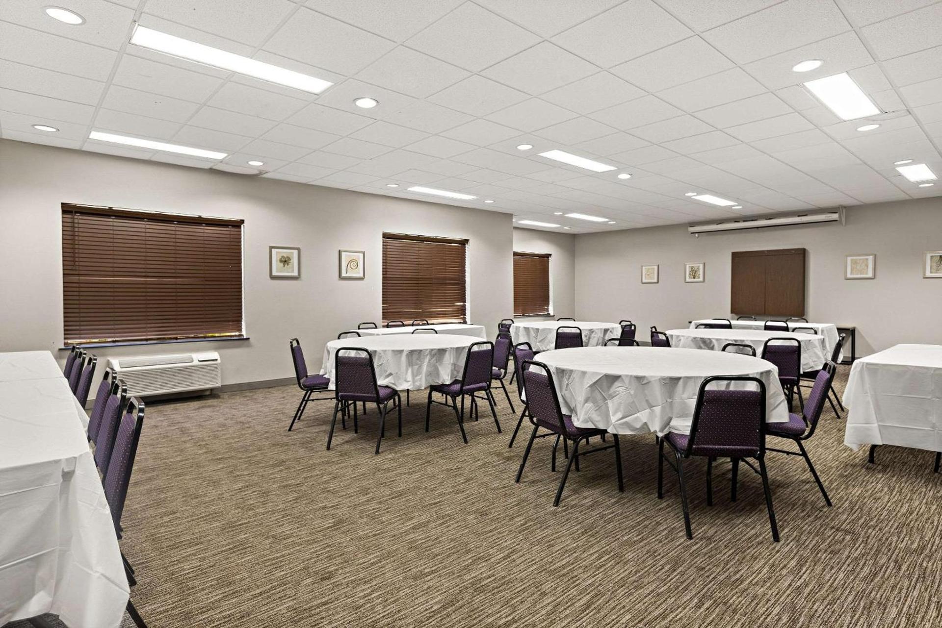 Country Inn & Suites by Radisson, Hinesville, GA photo 36