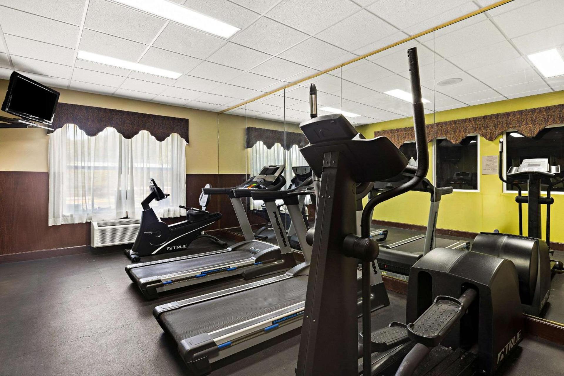 Country Inn & Suites by Radisson, Hinesville, GA photo 37