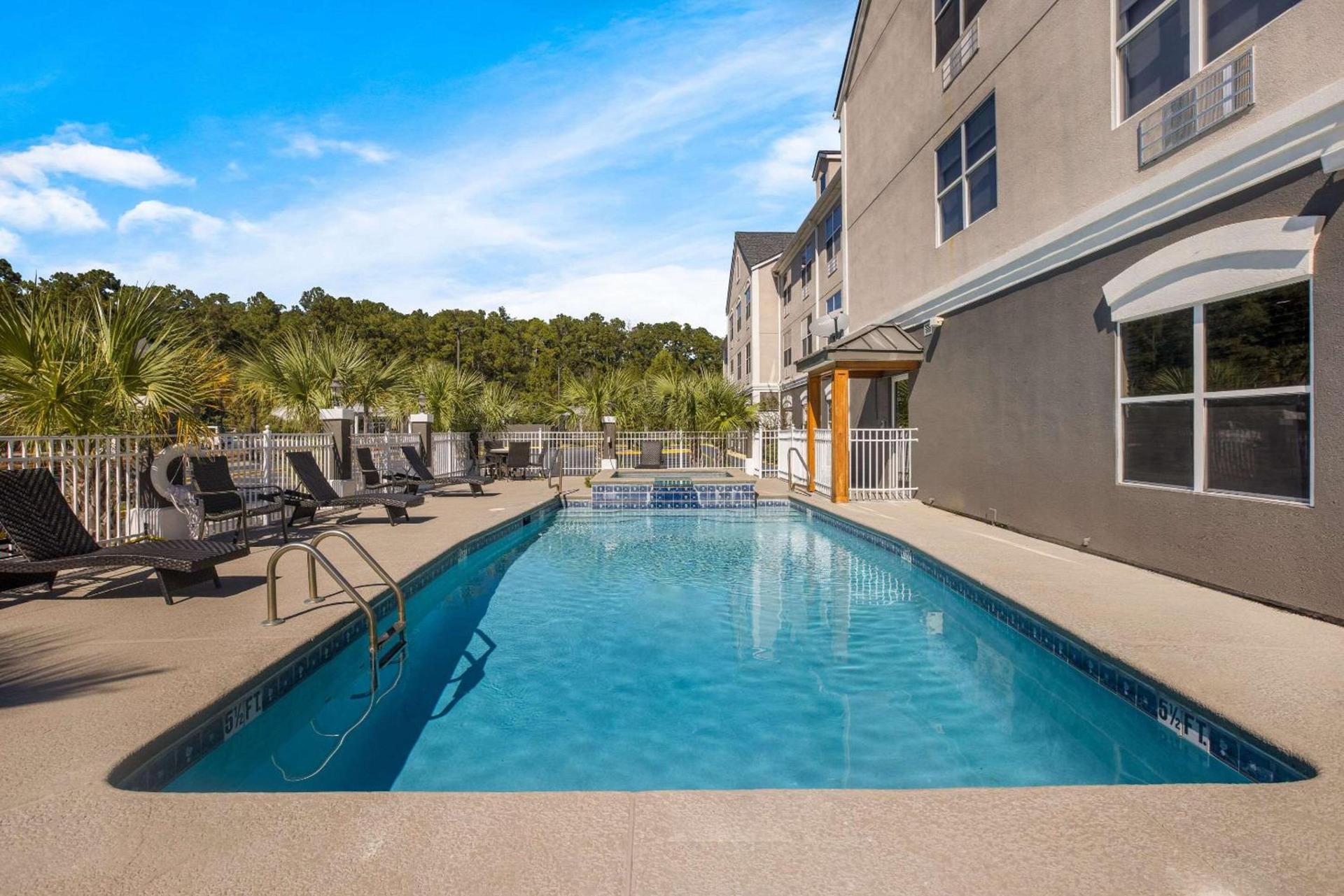 Country Inn & Suites by Radisson, Hinesville, GA photo 40