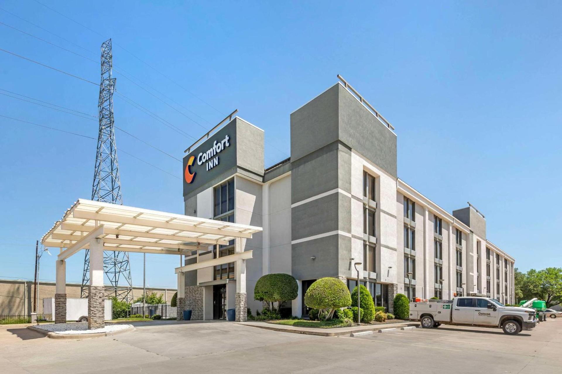 Comfort Inn Dallas North Love Field Airport photo 3