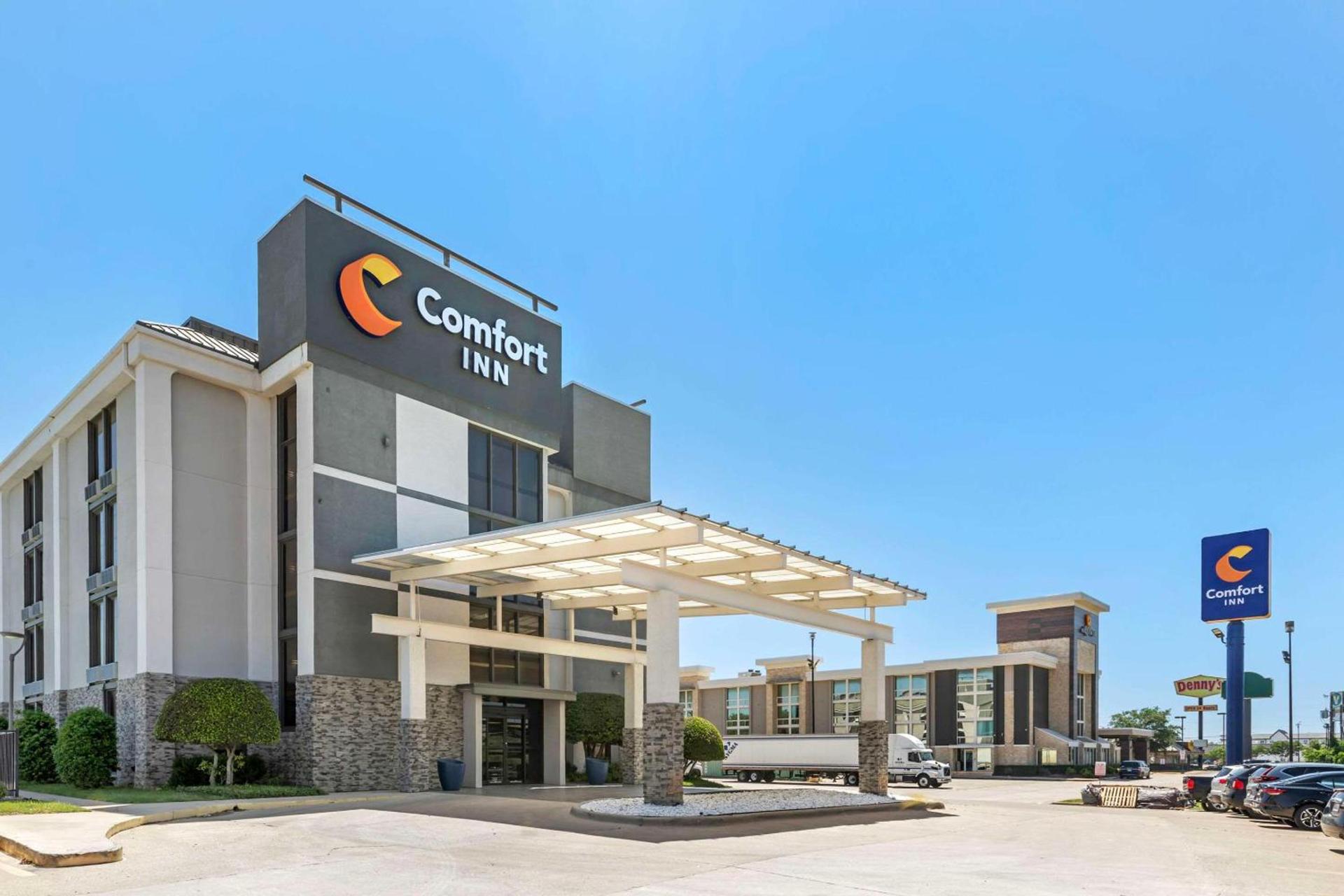 Comfort Inn Dallas North Love Field Airport photo 4