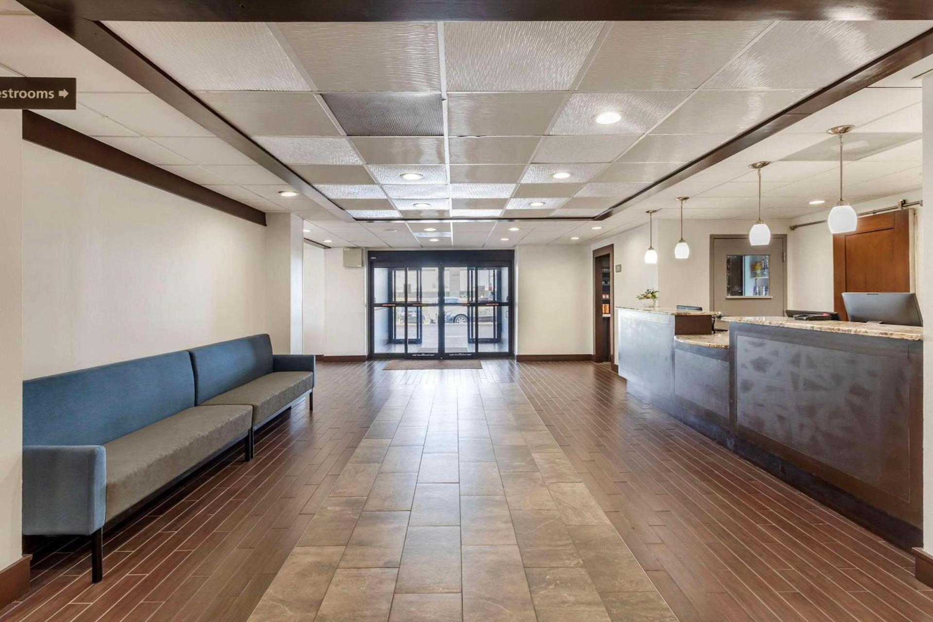 Comfort Inn Dallas North Love Field Airport photo 5