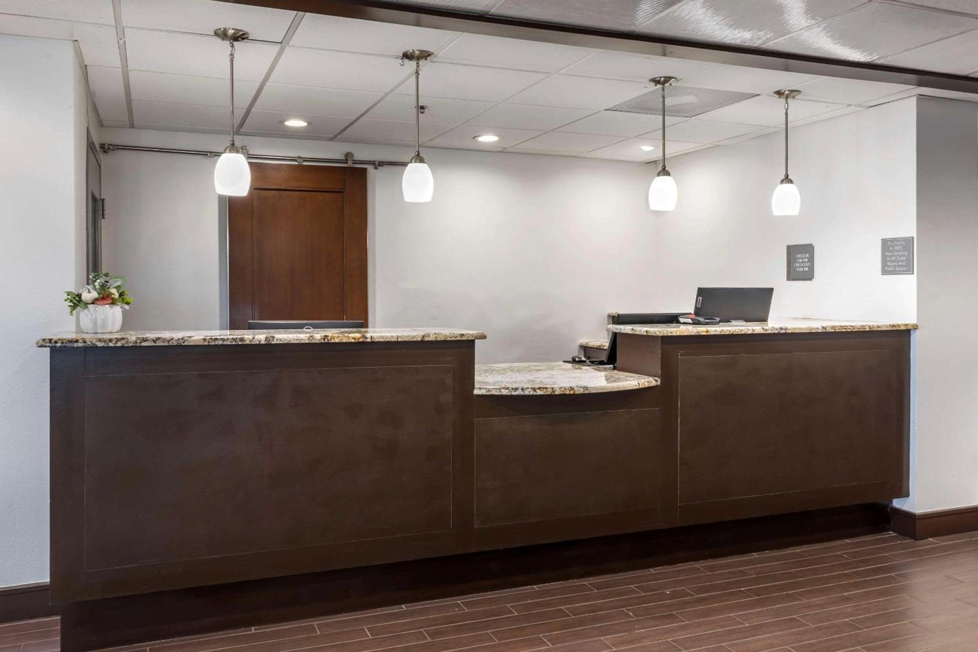 Comfort Inn Dallas North Love Field Airport photo 7