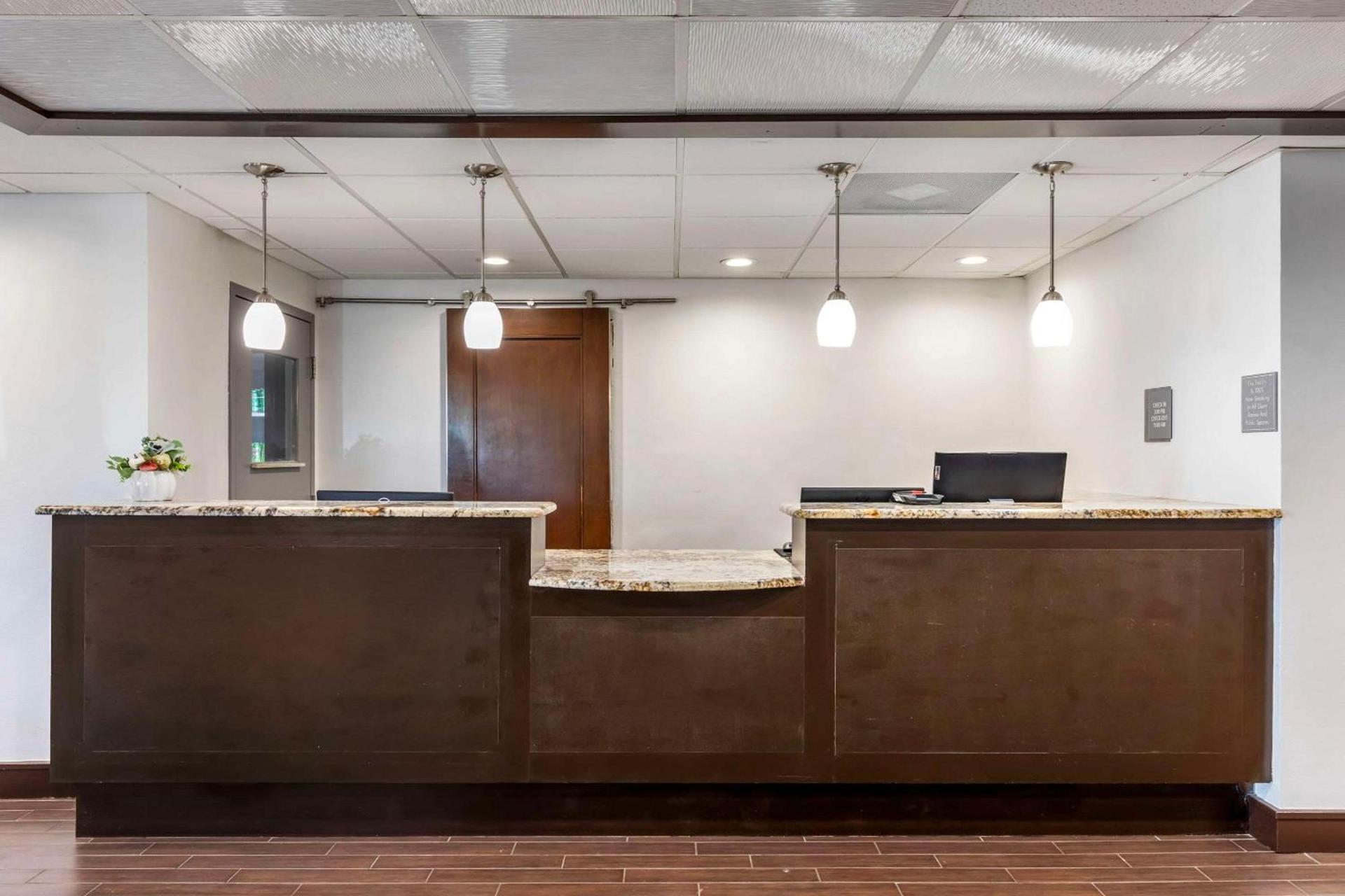 Comfort Inn Dallas North Love Field Airport photo 6